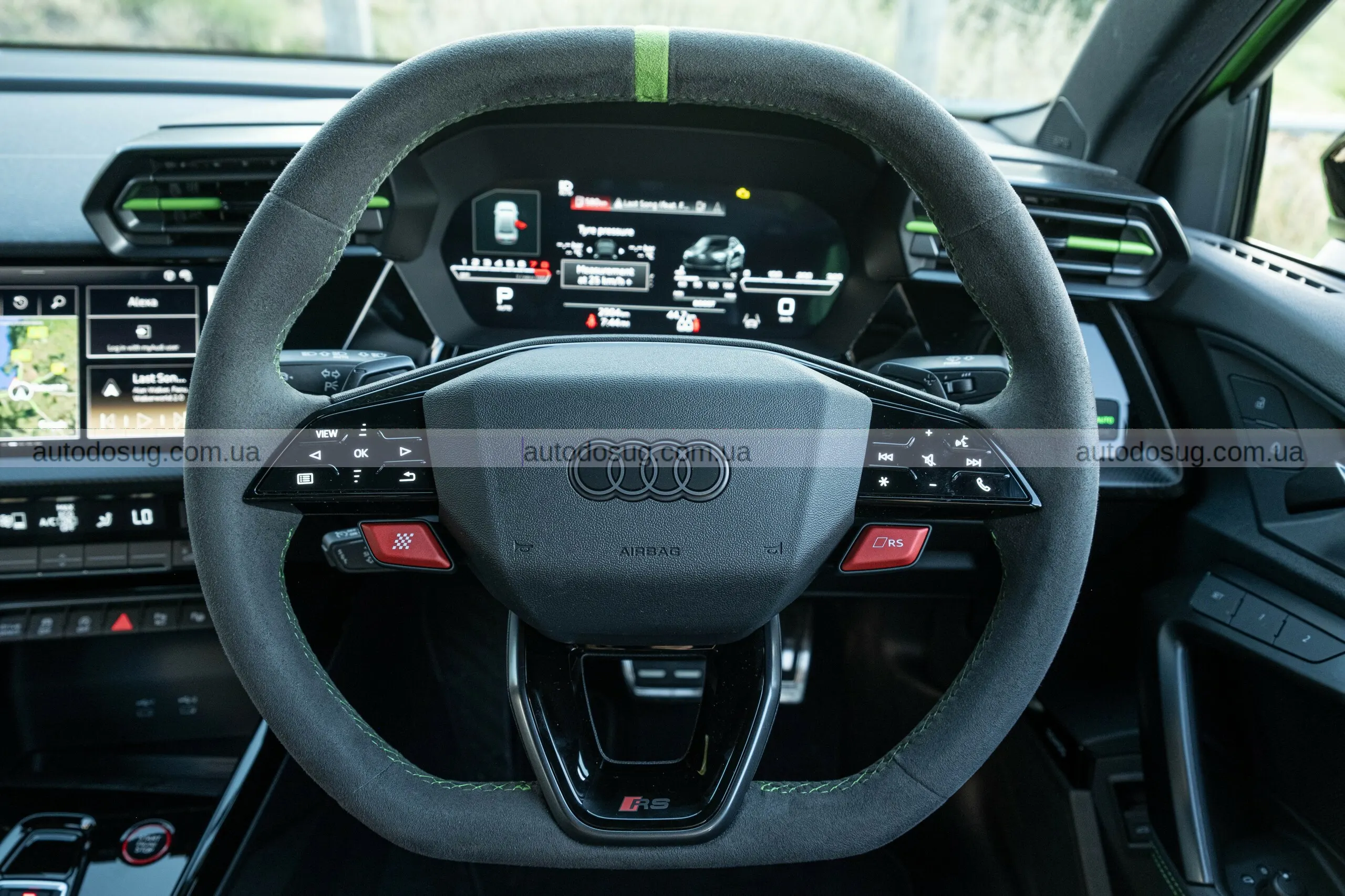 Audi RS3 Sedan 2026 виглядає як маленький монстр із великим духом