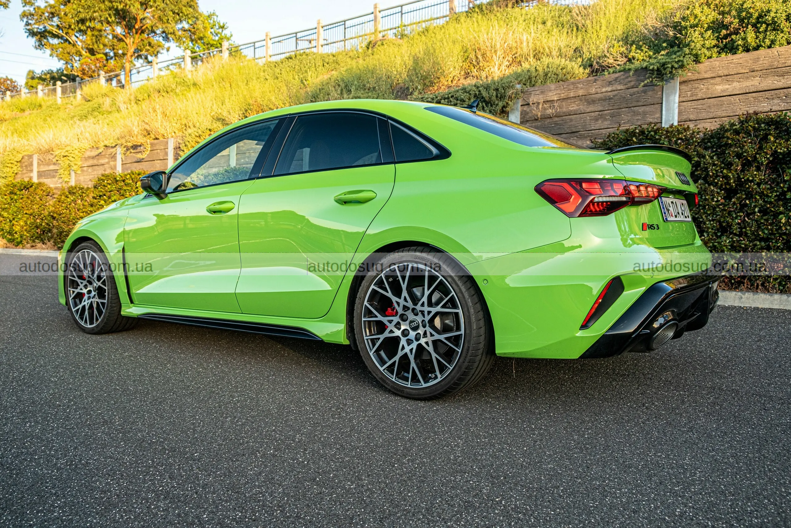 Audi RS3 Sedan 2026 виглядає як маленький монстр із великим духом