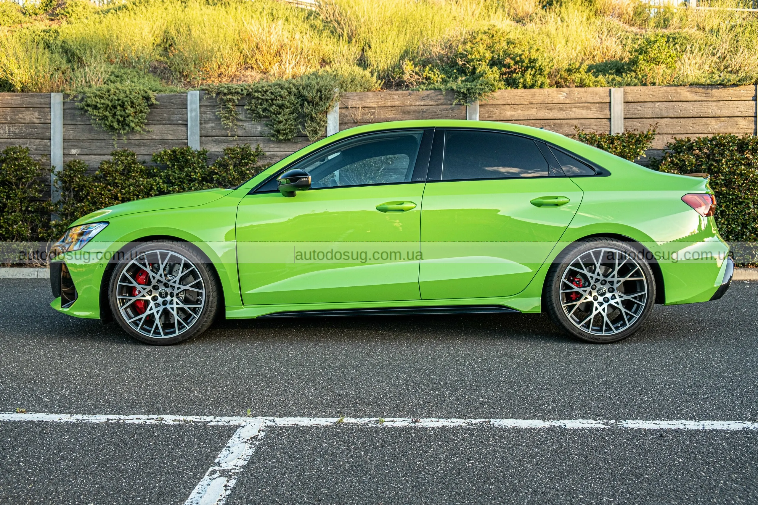 Audi RS3 Sedan 2026 виглядає як маленький монстр із великим духом