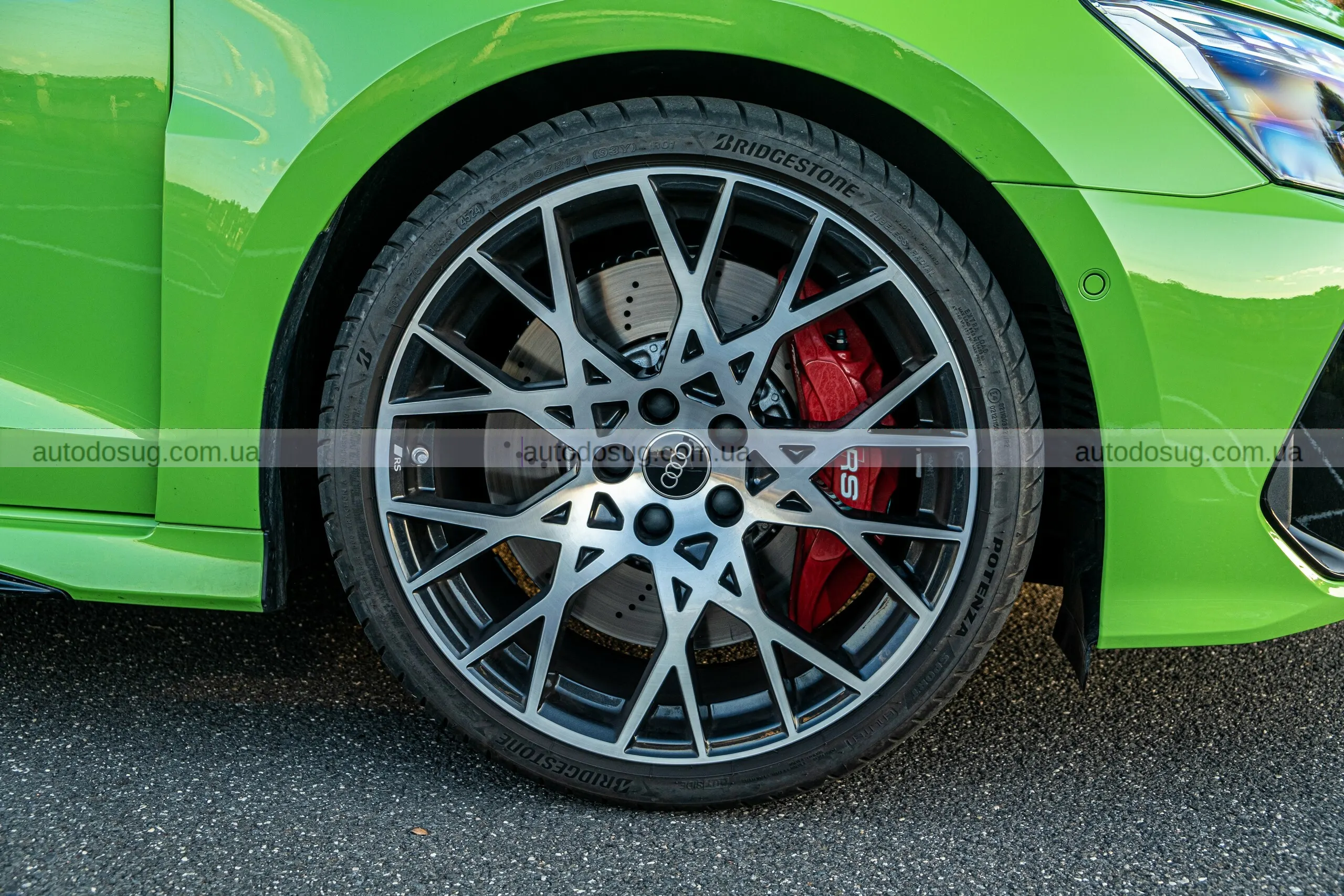 Audi RS3 Sedan 2026 виглядає як маленький монстр із великим духом