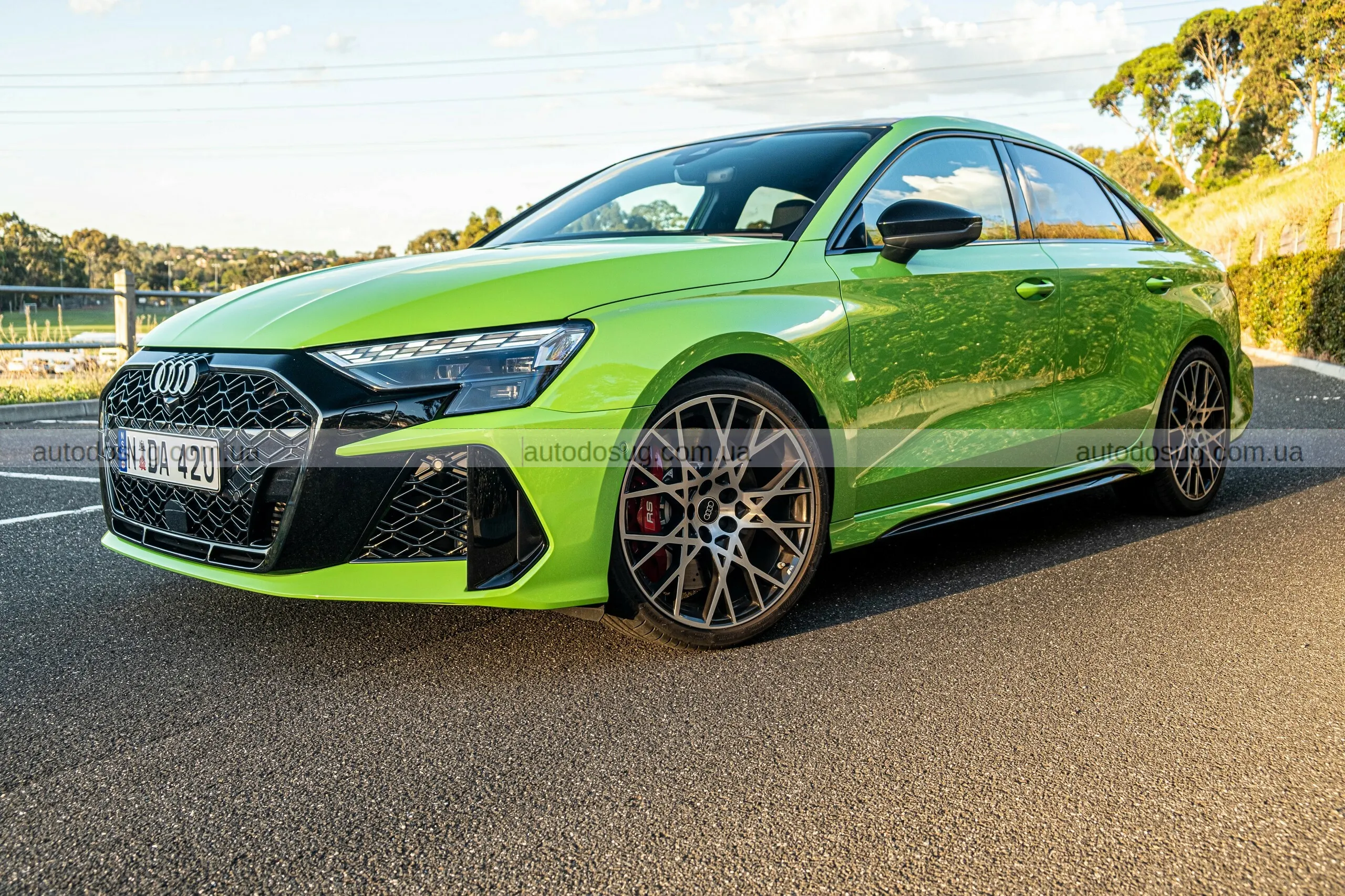 Audi RS3 Sedan 2026 виглядає як маленький монстр із великим духом