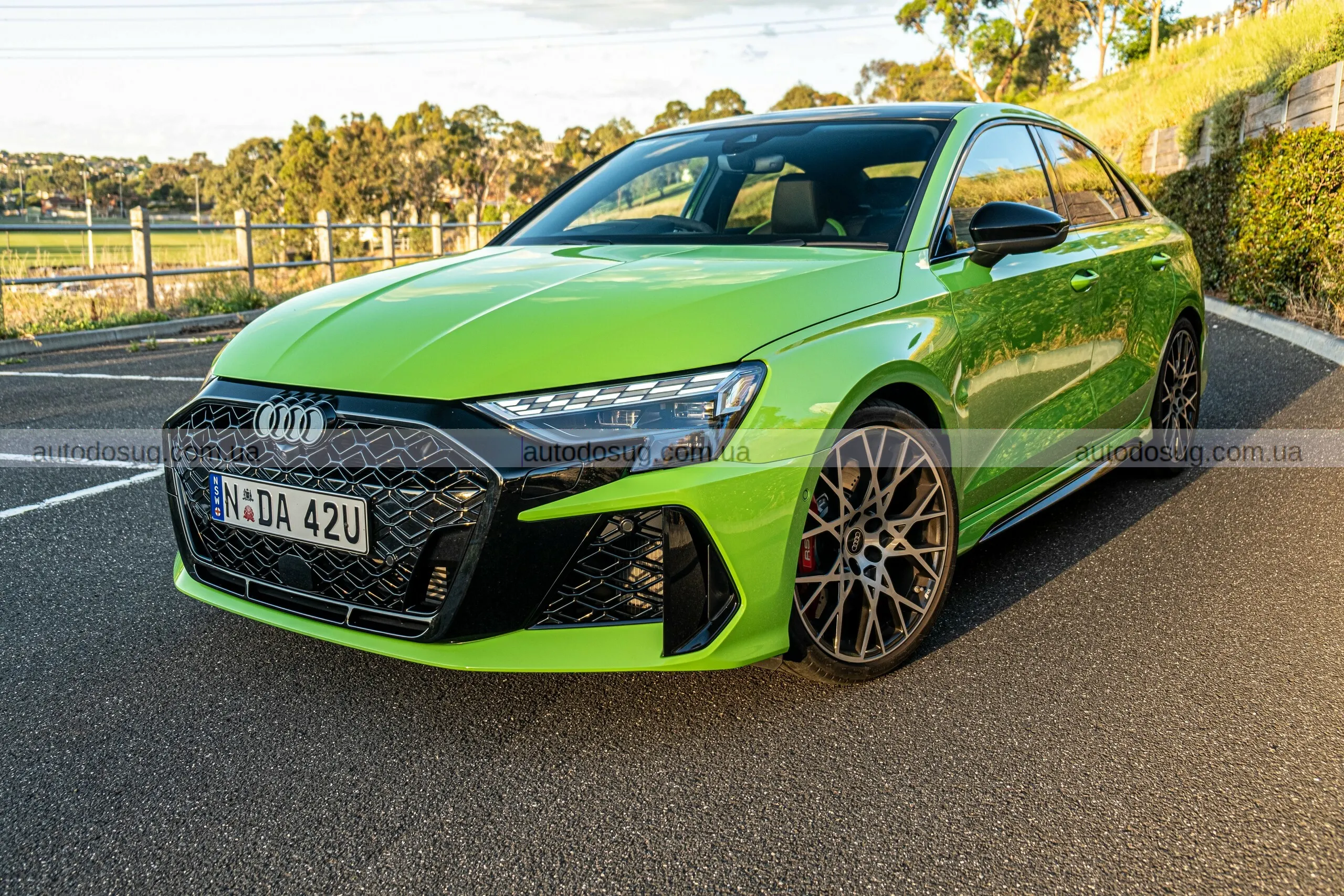 Audi RS3 Sedan 2026 виглядає як маленький монстр із великим духом