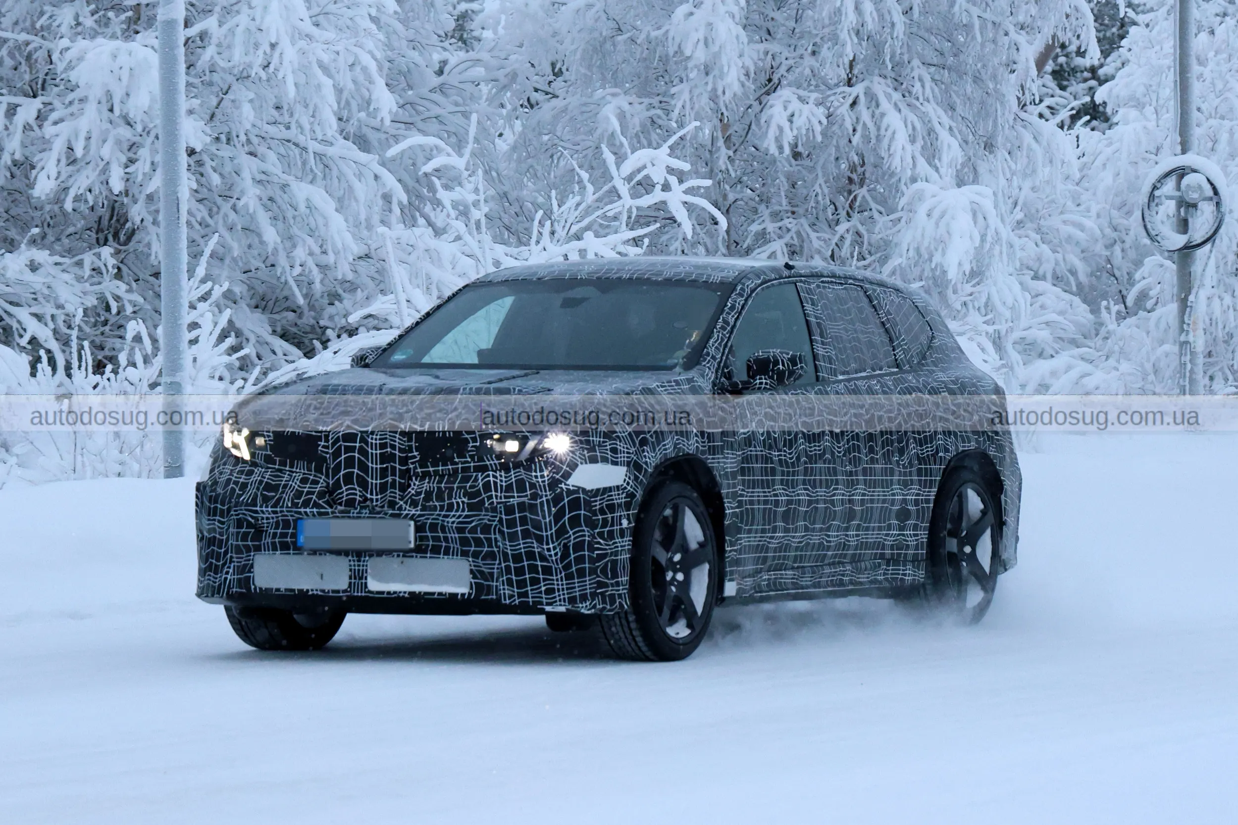 BMW iX3 M готує майбутній потужний електричний кросовер із чотирма моторами