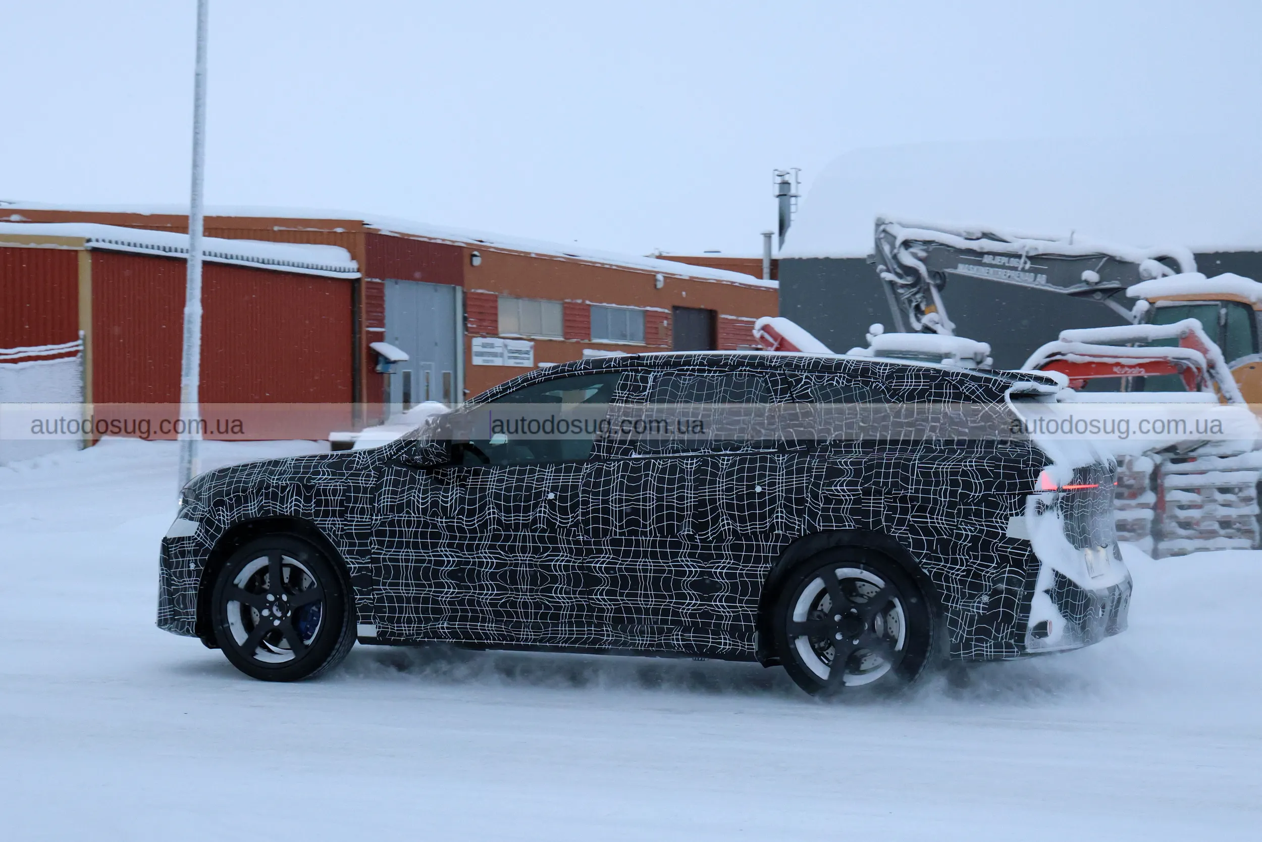 BMW iX3 M готує майбутній потужний електричний кросовер із чотирма моторами