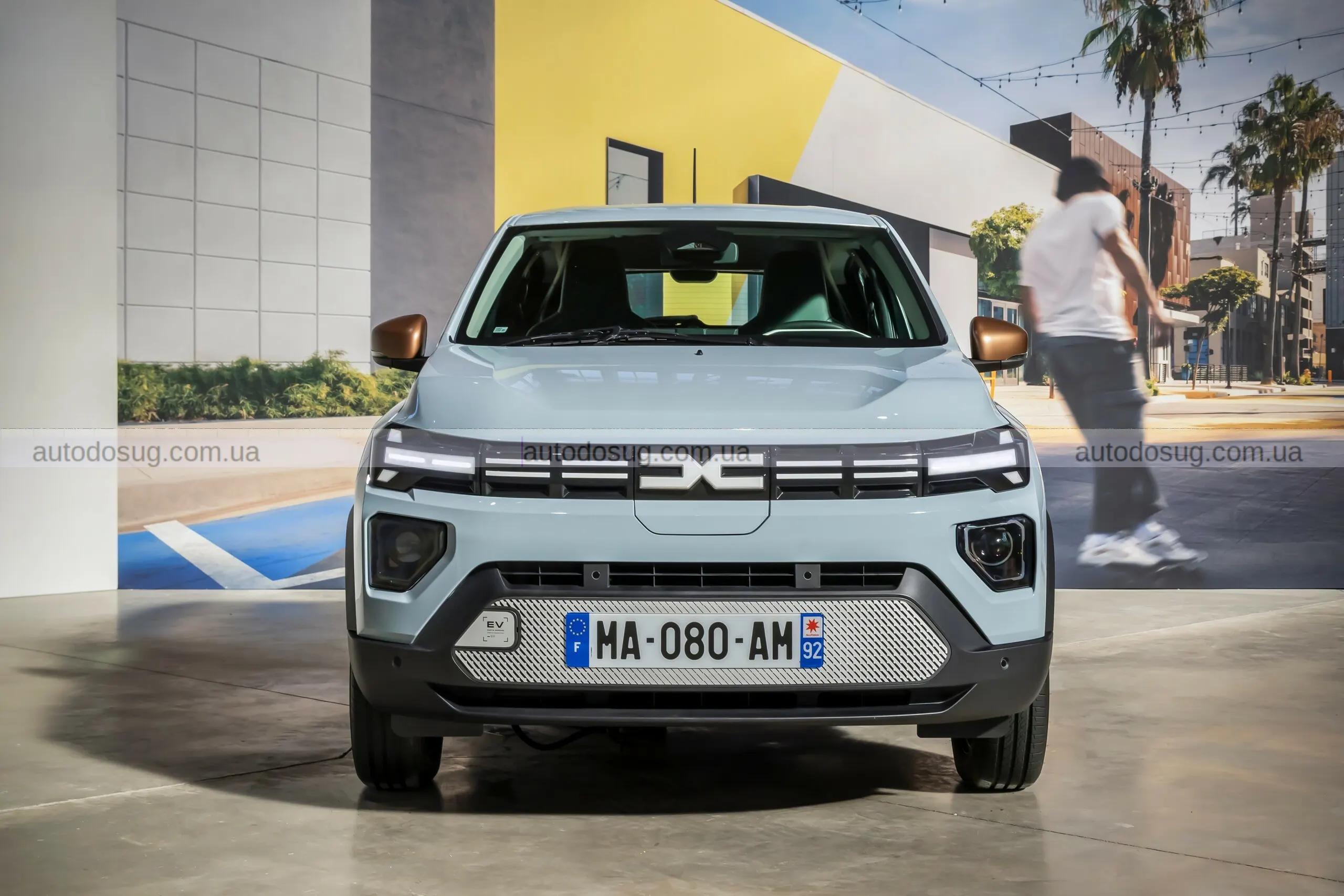 Dacia зробила електрокар ще доступнішим — і він вартує майже на $6 000 менше