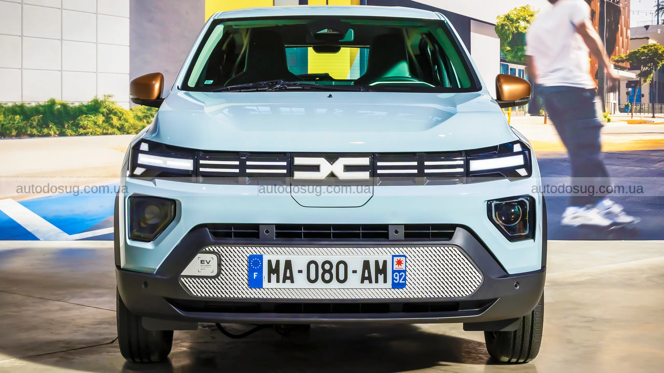 Dacia зробила електрокар ще доступнішим — і він вартує майже на $6 000 менше