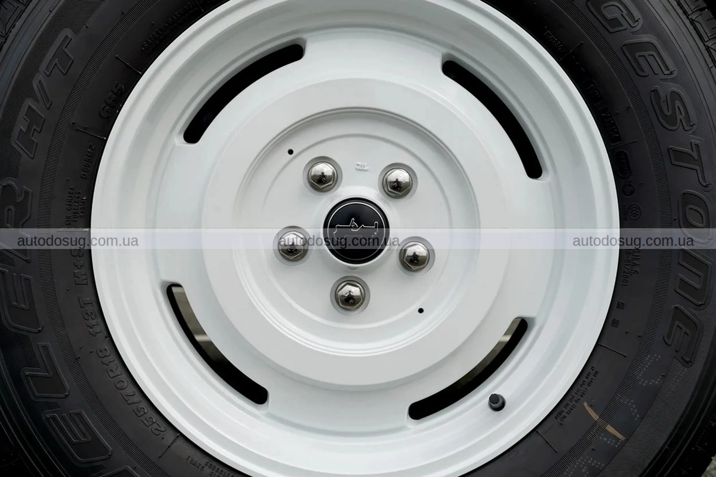 Jeep випустив сніжну версію Wrangler