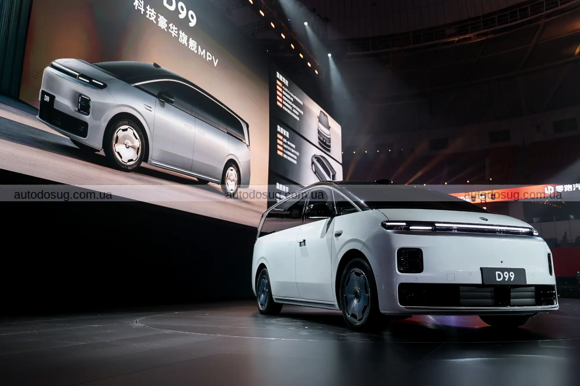 Leapmotor D99 представляє електричний мінівен з величезними батареями і запасом ходу, що вражає