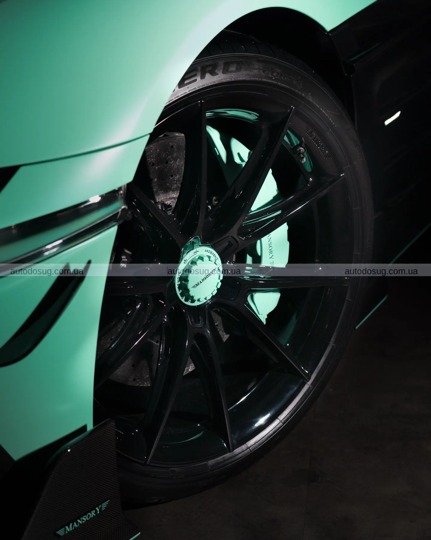 Mansory тюнінгувала Ferrari 12Cilindri, додавши до нього новий карбоновий кузов