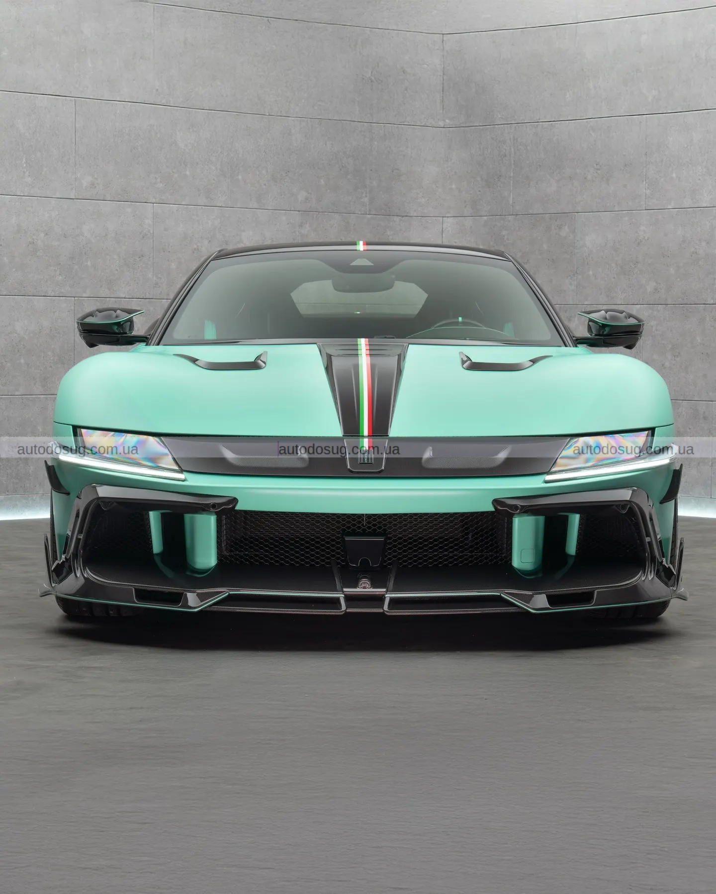 Mansory тюнінгувала Ferrari 12Cilindri, додавши до нього новий карбоновий кузов