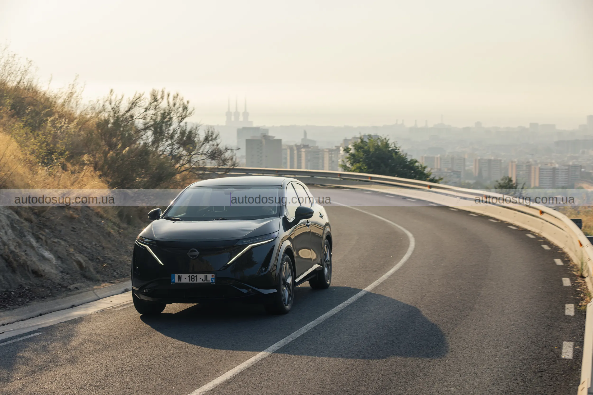 Nissan Ariya перетворює світло сонця на кілометри