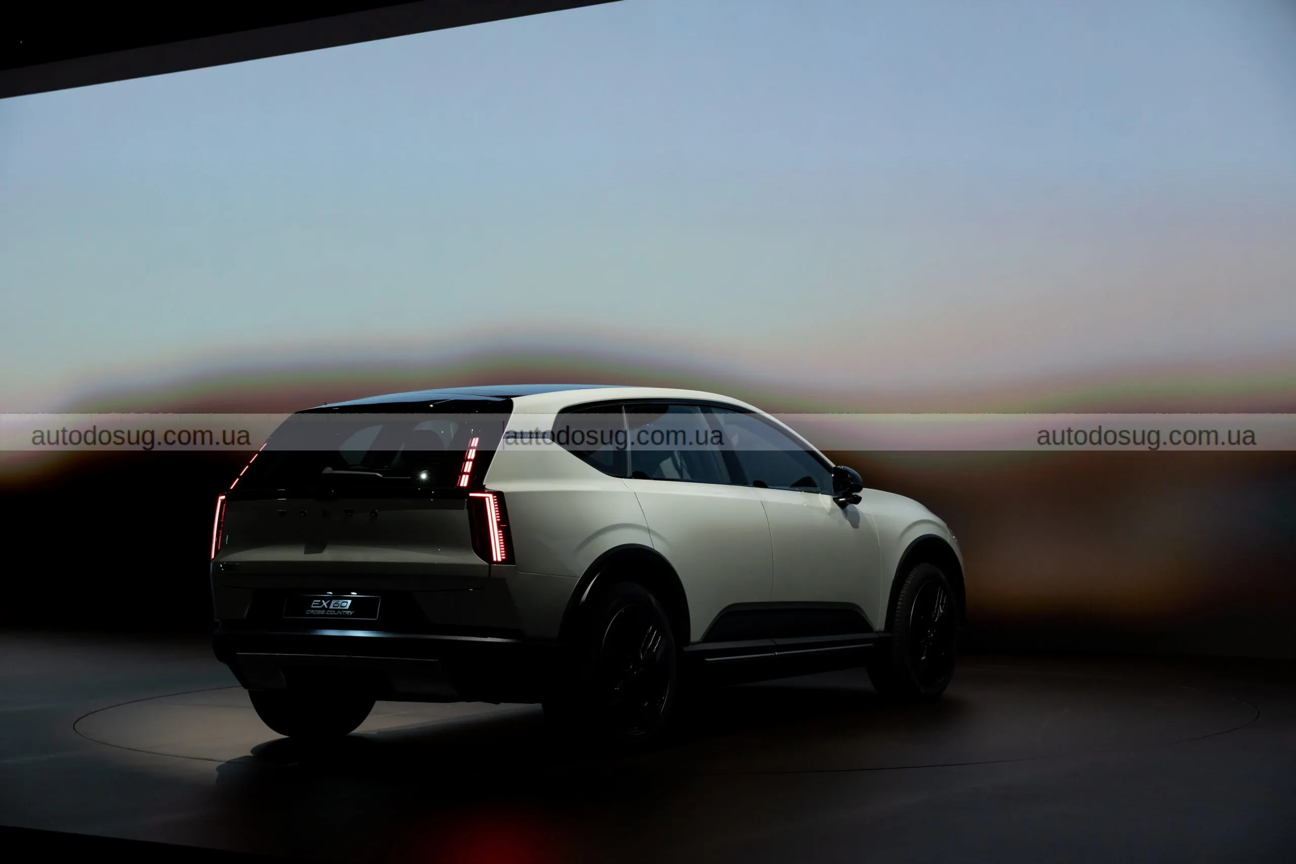 Новий позашляховик Volvo EX60 з запасом ходу 400 миль має новий стандарт дальності й заряджання серед EV