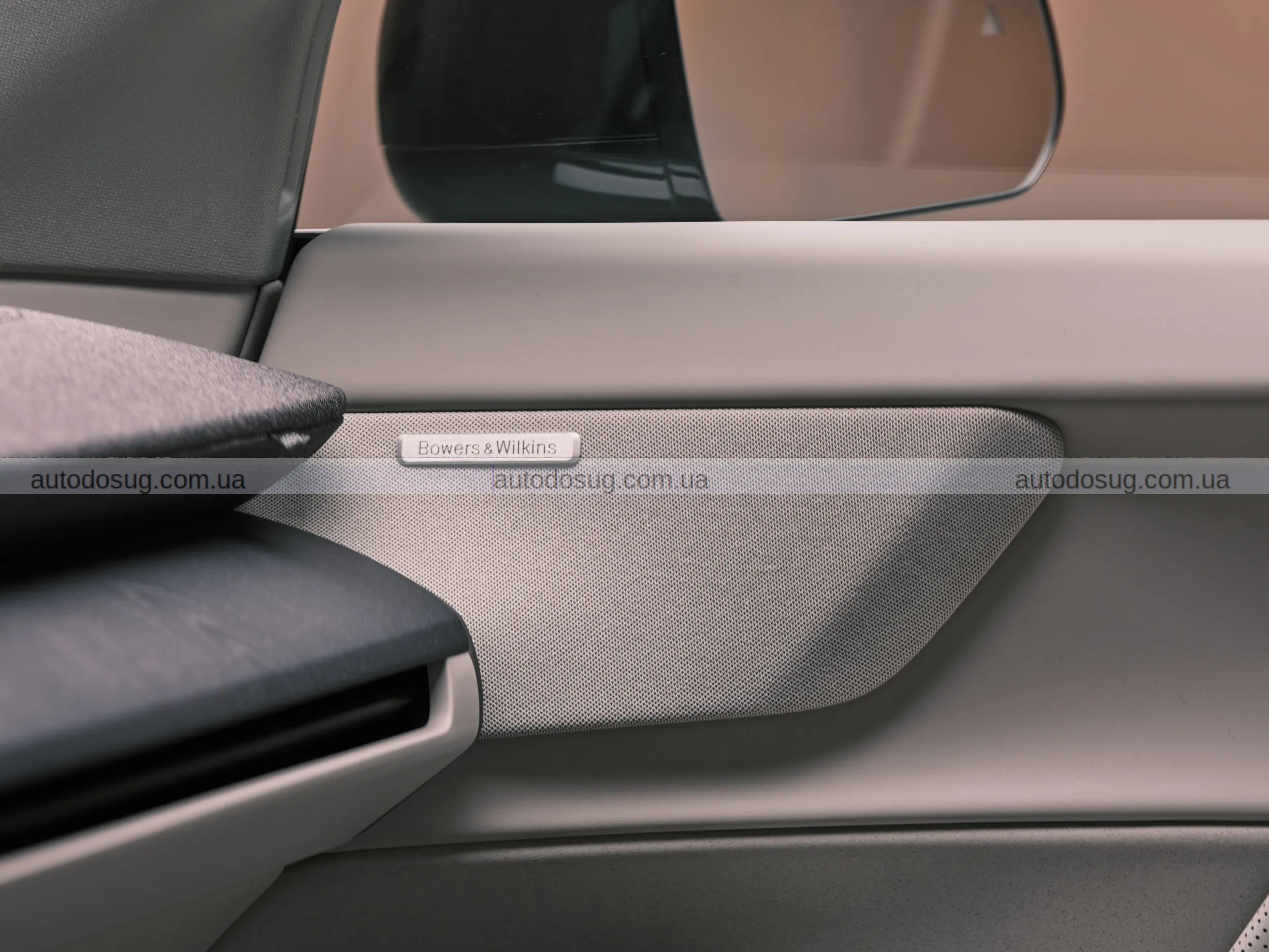 Новий позашляховик Volvo EX60 з запасом ходу 400 миль має новий стандарт дальності й заряджання серед EV