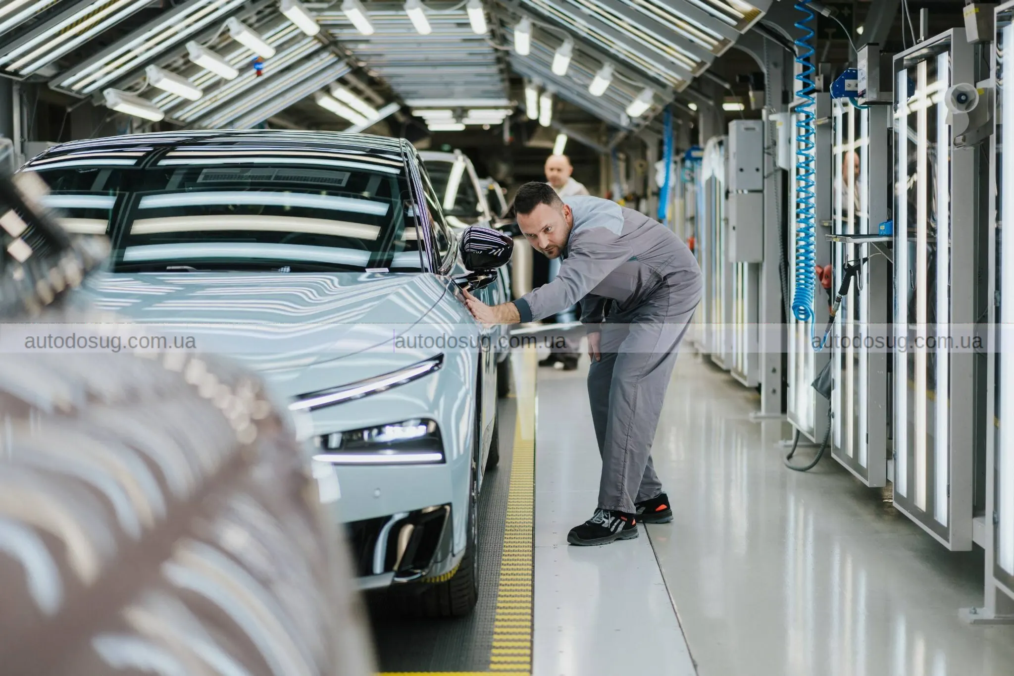 Премʼєра XPeng P7+ у Європі кидає новий виклик для VW ID.7