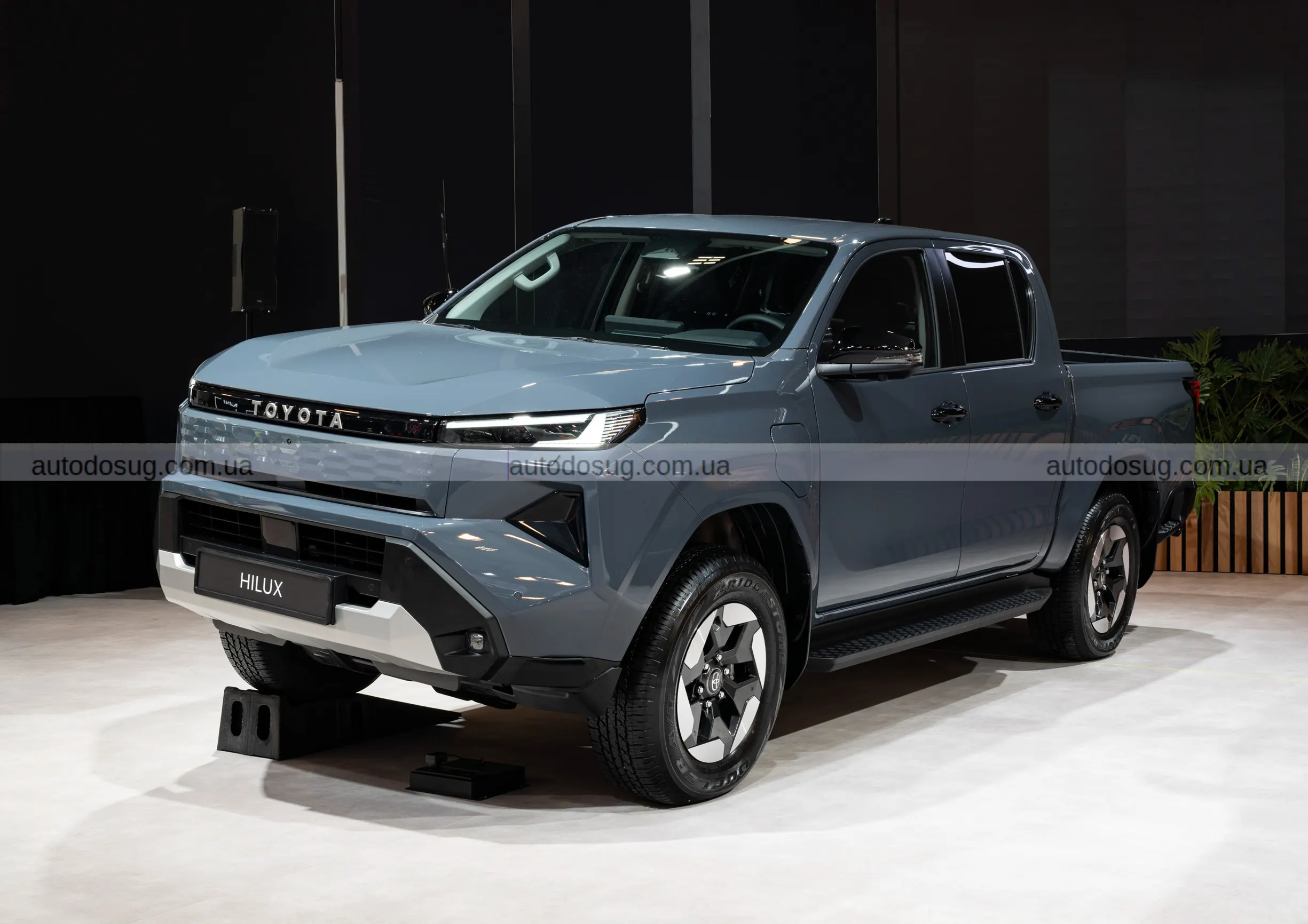 Toyota дебютує з електричним пікапом Hilux EV 2026