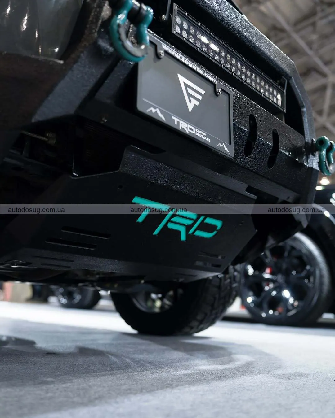 Toyota перетворює сімейний мінівен на Land Cruiser для асфальту й легкого бездоріжжя