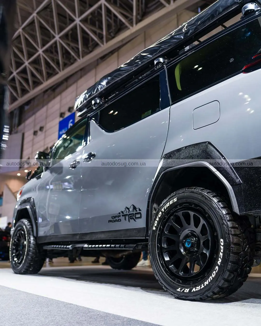 Toyota перетворює сімейний мінівен на Land Cruiser для асфальту й легкого бездоріжжя