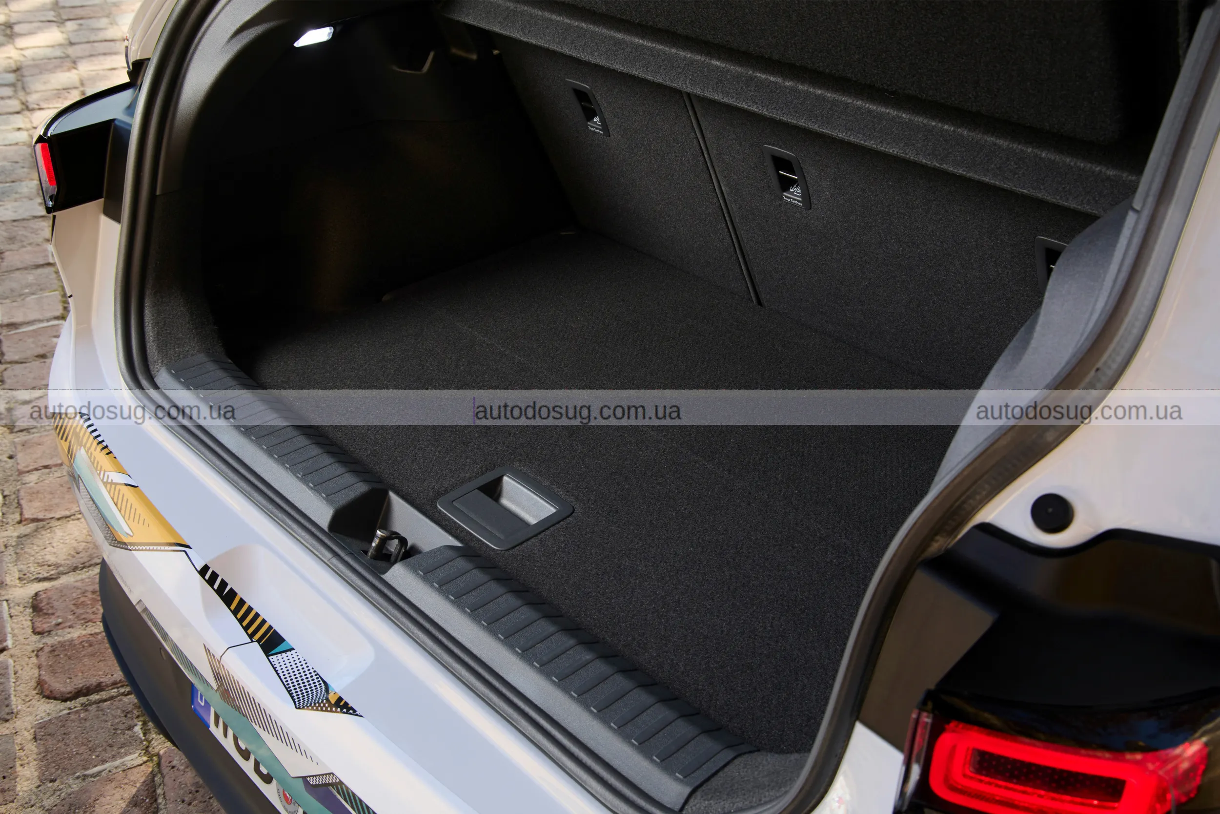 Volkswagen повертає фізичні кнопки у салоні нового ID. Polo