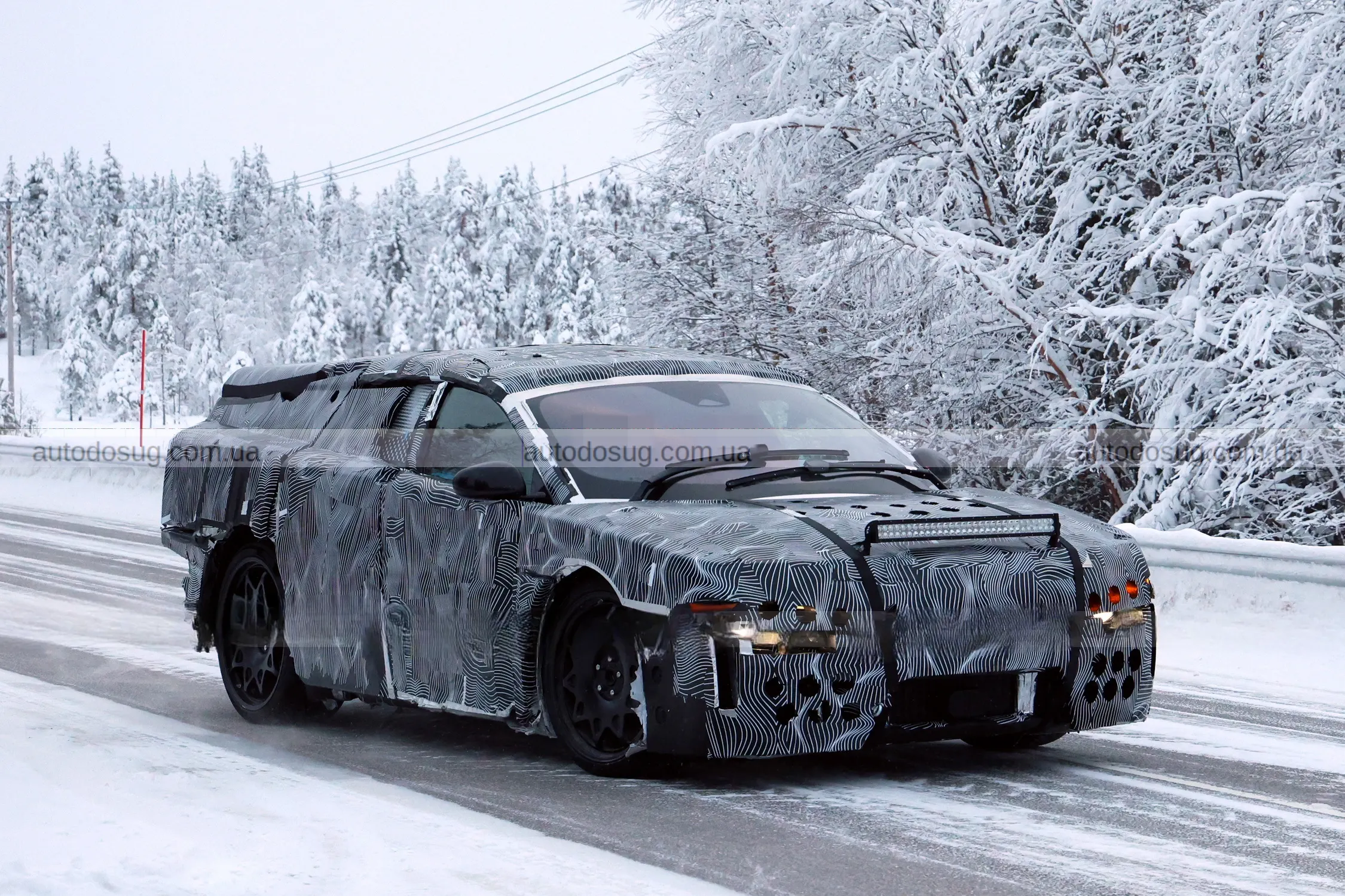 Ferrari будує сміливий дизайн для першого електрокара Luce