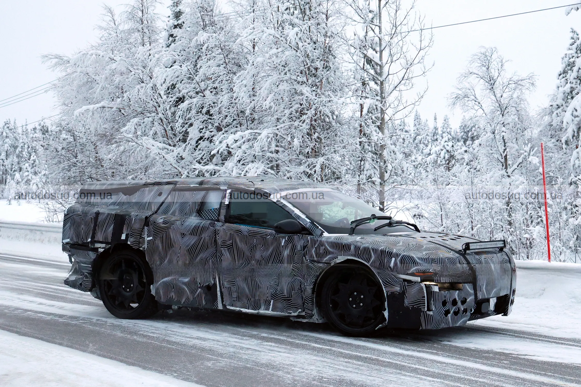 Ferrari будує сміливий дизайн для першого електрокара Luce