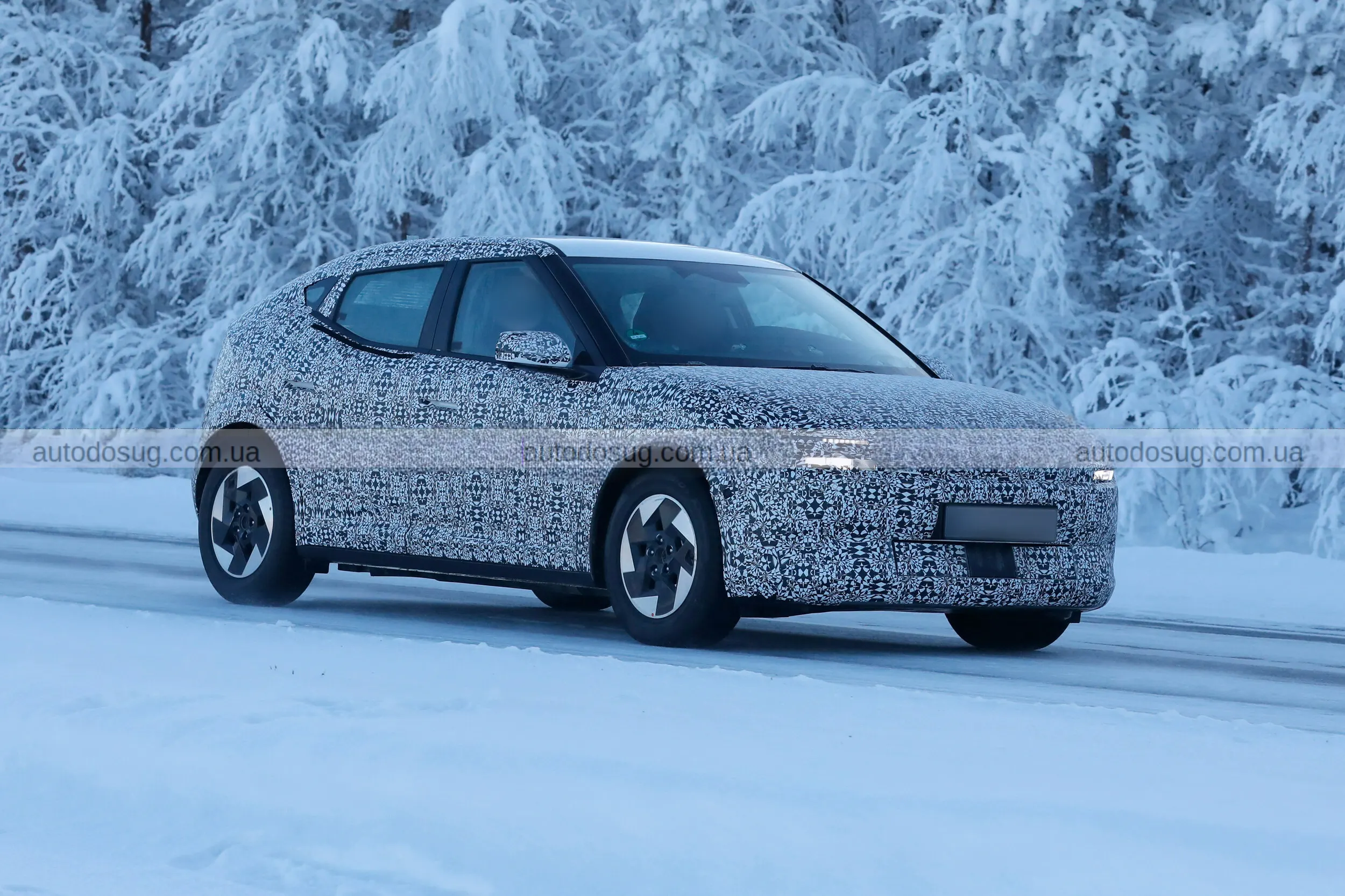 Hyundai Ioniq 3 зійшов із маскування і готується змінити уявлення про компактні EV