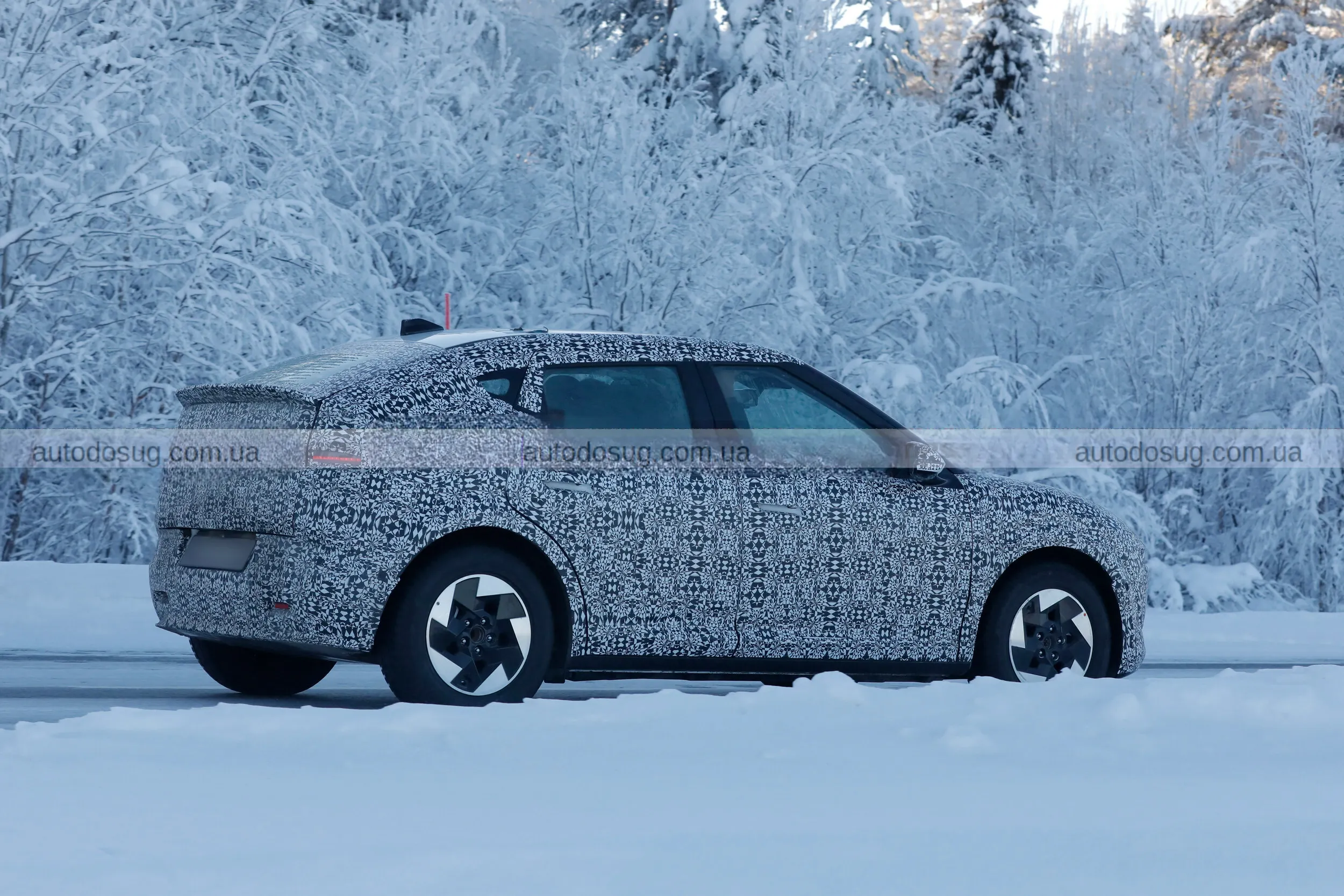 Hyundai Ioniq 3 зійшов із маскування і готується змінити уявлення про компактні EV