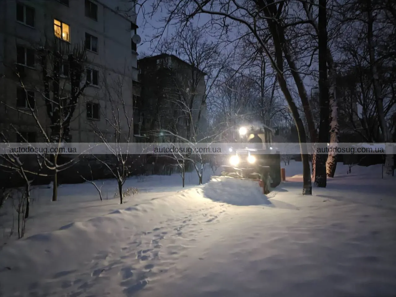 Як Київ витримує зимову хуртовину та прибирає дороги