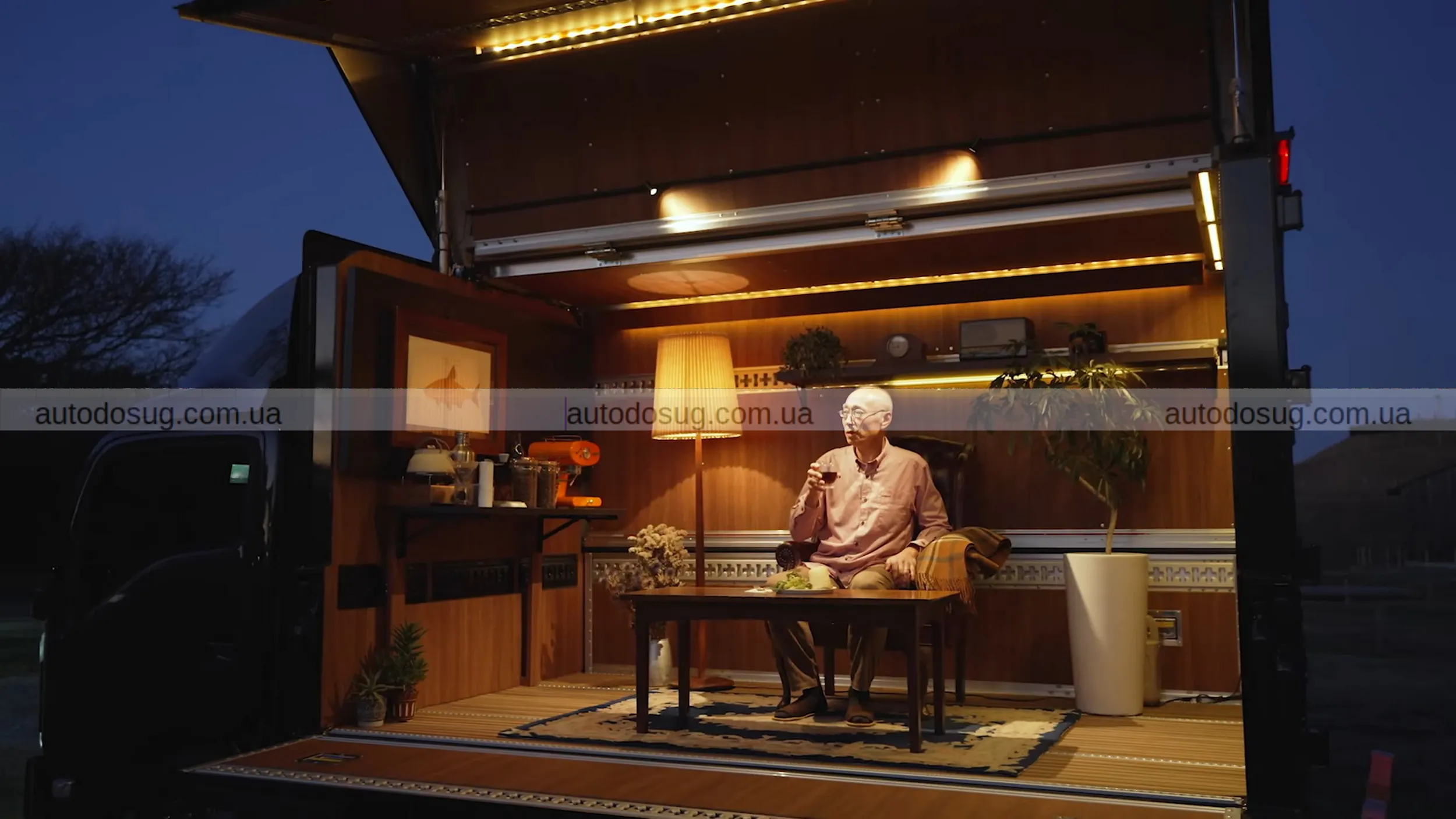 Isuzu Elf Concept перетворює утилітарний фургон у стильний простір для життя