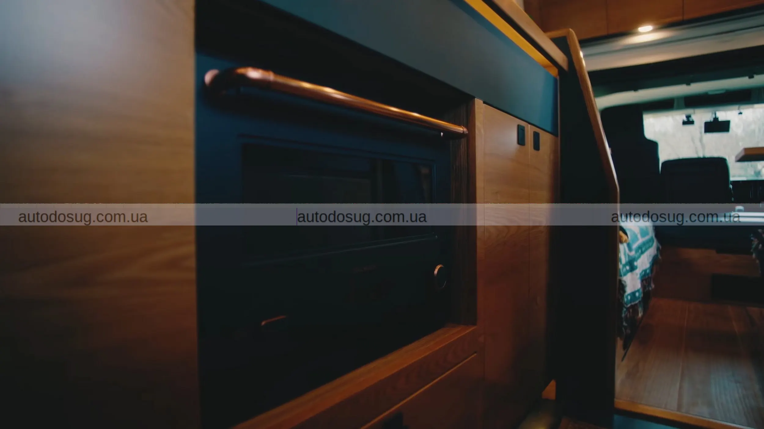 Isuzu Elf Concept перетворює утилітарний фургон у стильний простір для життя