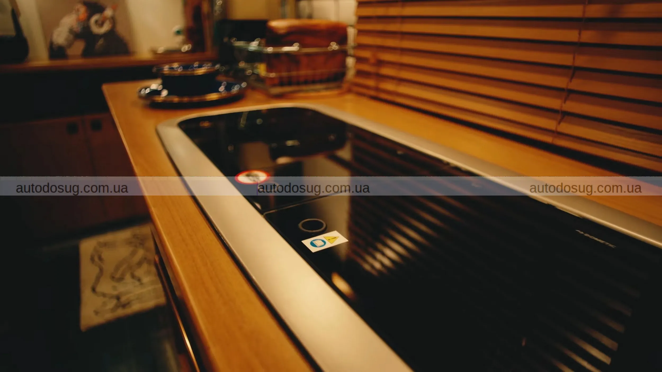 Isuzu Elf Concept перетворює утилітарний фургон у стильний простір для життя