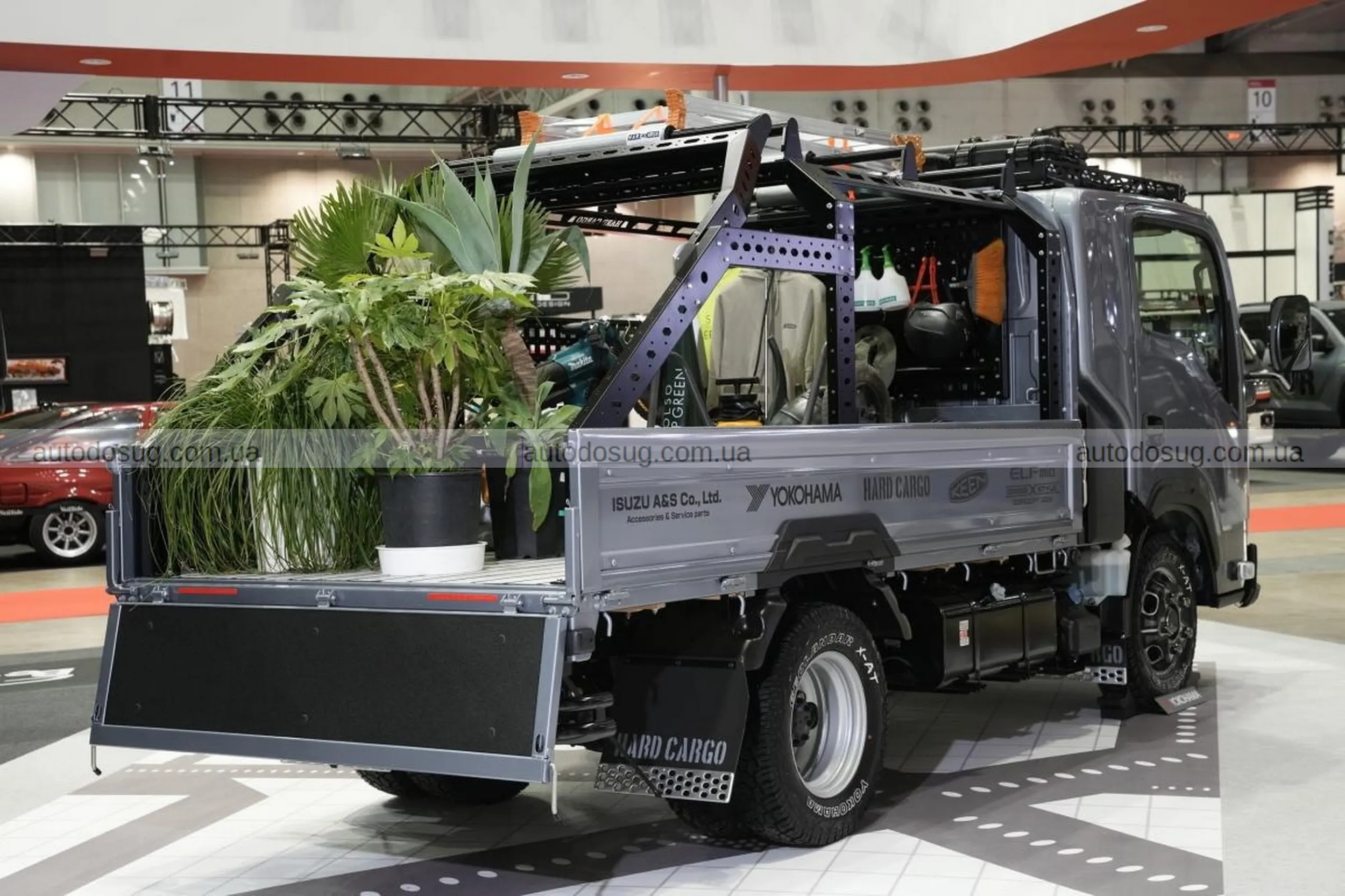 Isuzu Elf Concept перетворює утилітарний фургон у стильний простір для життя