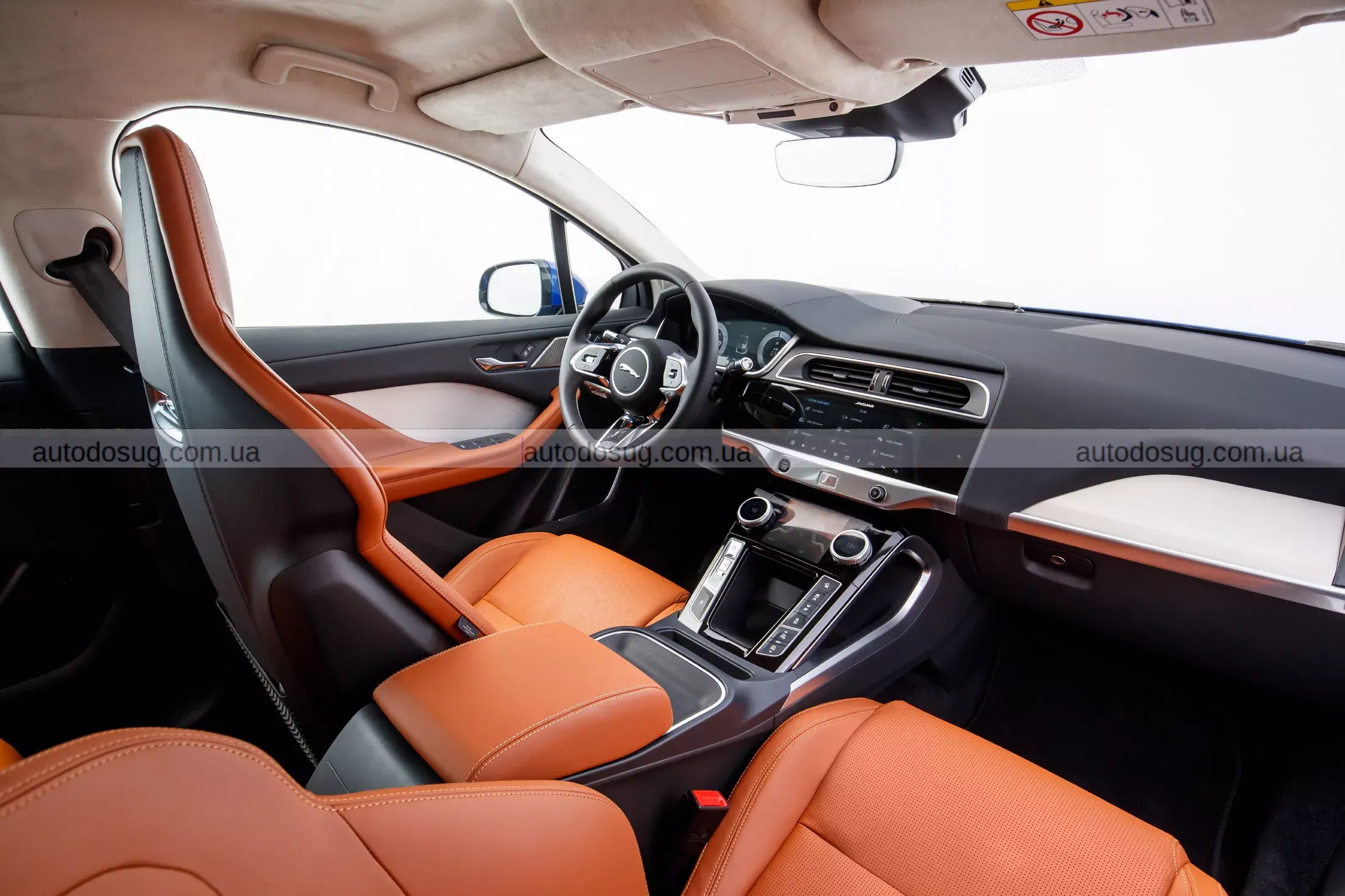 Jaguar знову стикається з проблемами EV через ризик пожеж