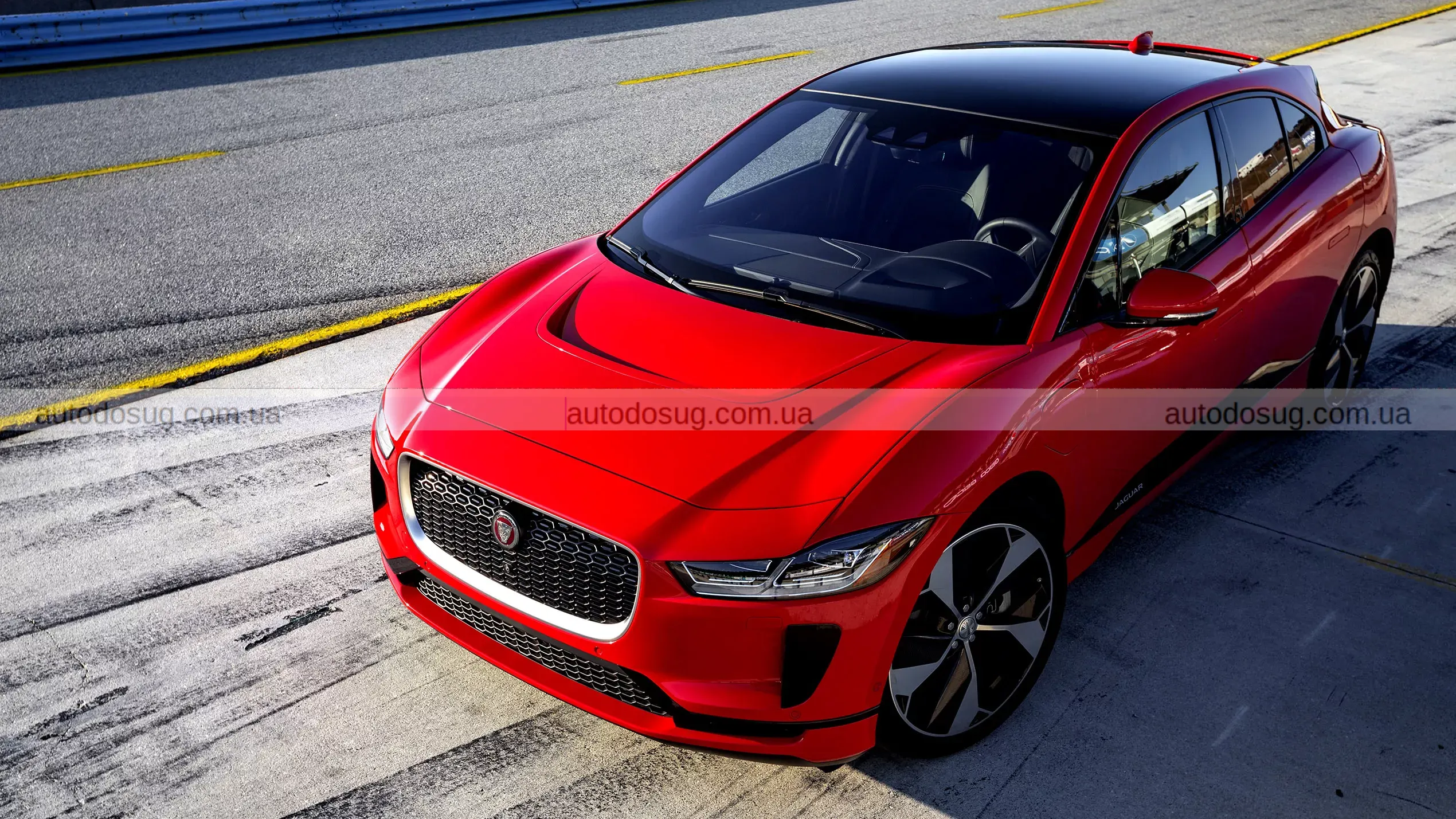 Jaguar знову стикається з проблемами EV через ризик пожеж