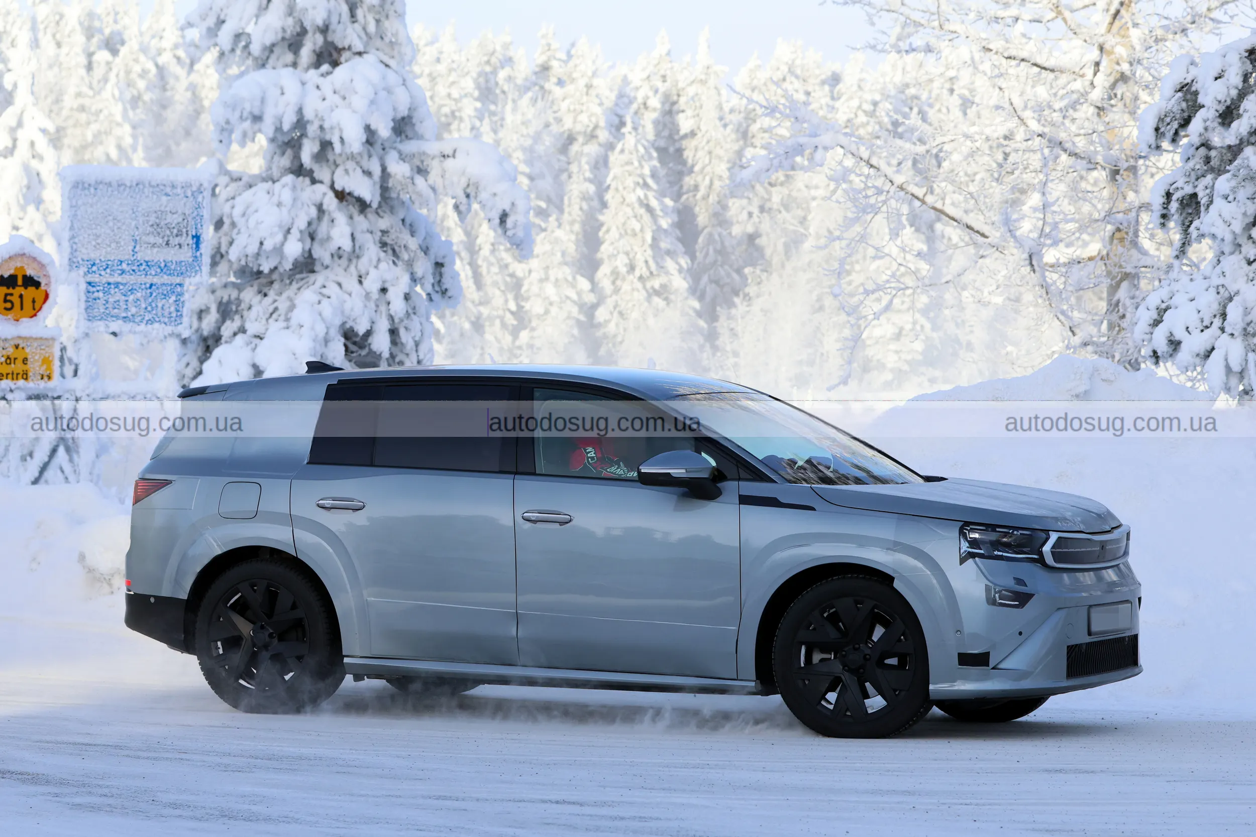 Škoda представляє електричний SUV Peaq із характером і технологіями