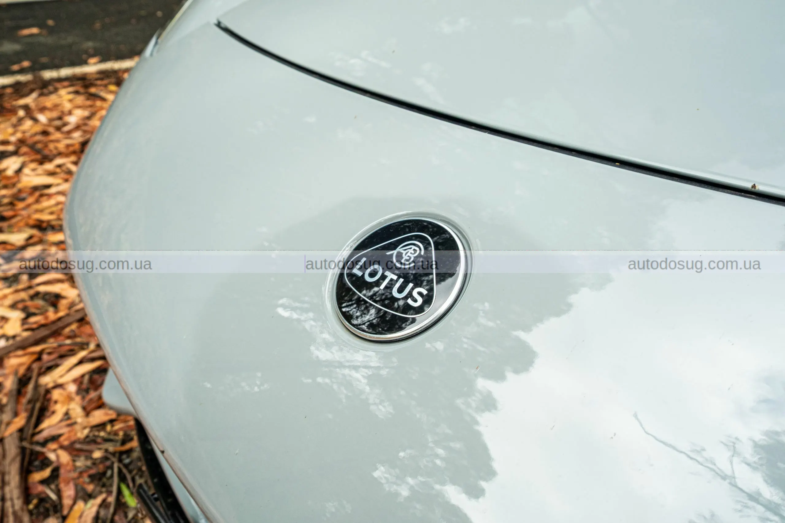 Lotus Emira Turbo SE підкорює трасу і серце