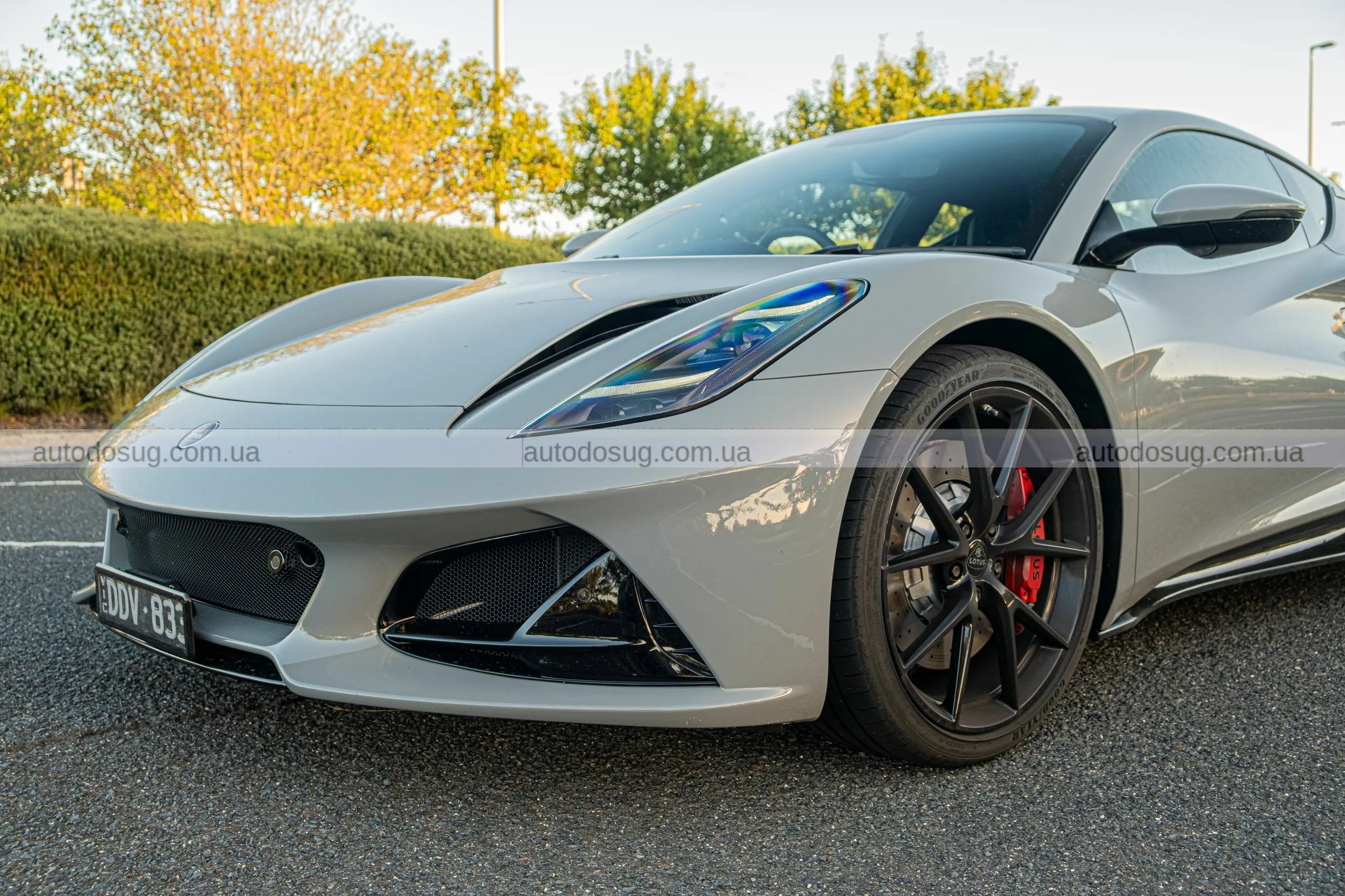 Lotus Emira Turbo SE підкорює трасу і серце