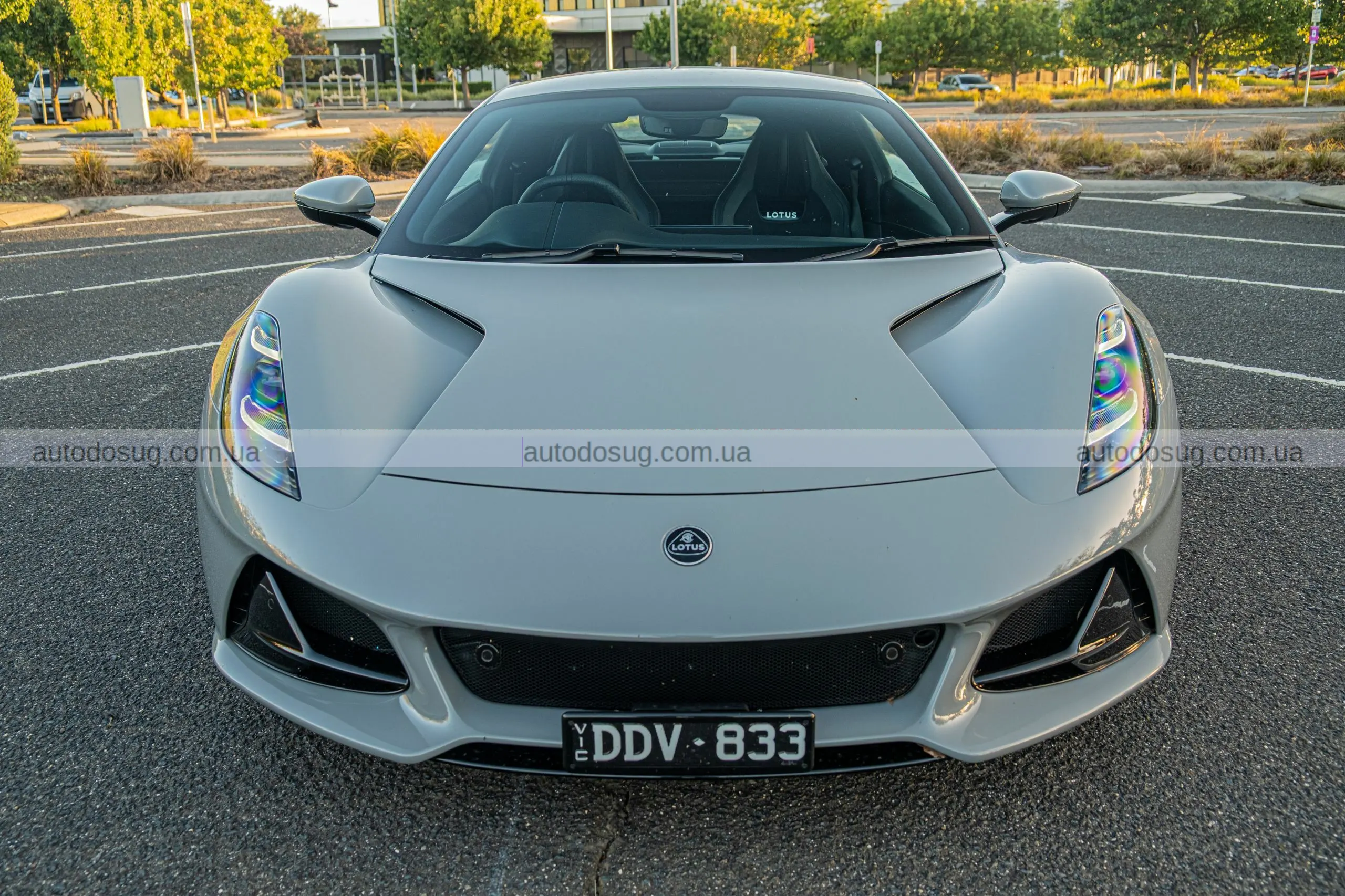 Lotus Emira Turbo SE підкорює трасу і серце