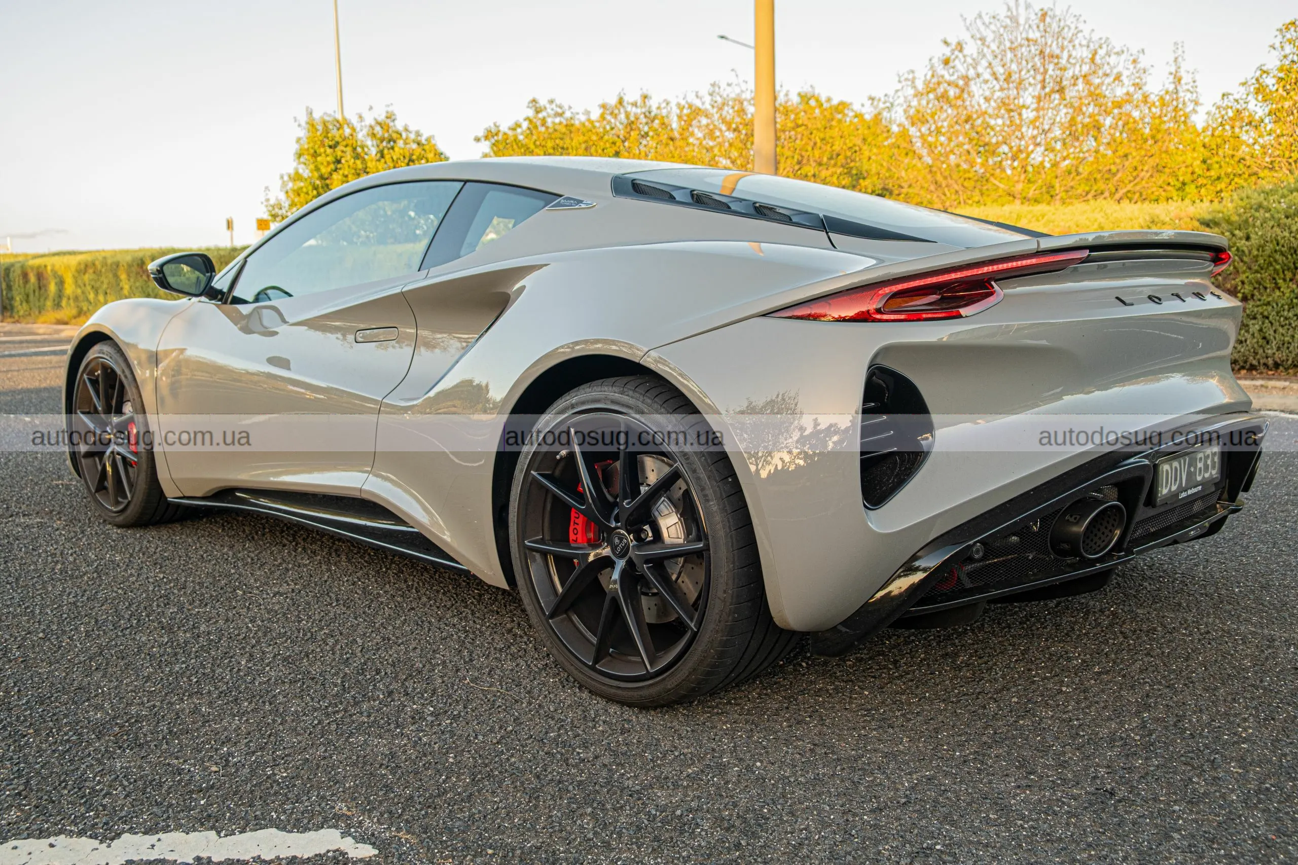 Lotus Emira Turbo SE підкорює трасу і серце