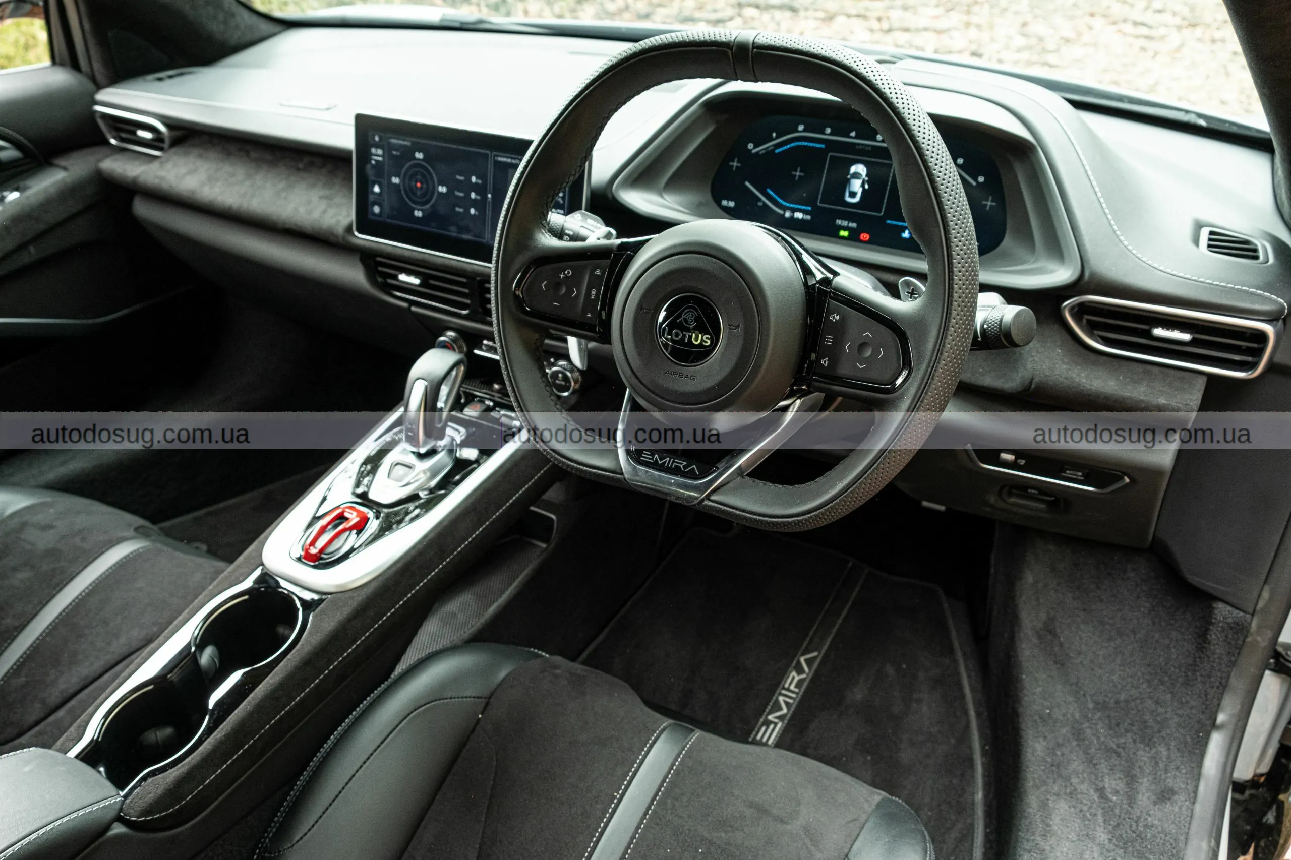 Lotus Emira Turbo SE підкорює трасу і серце