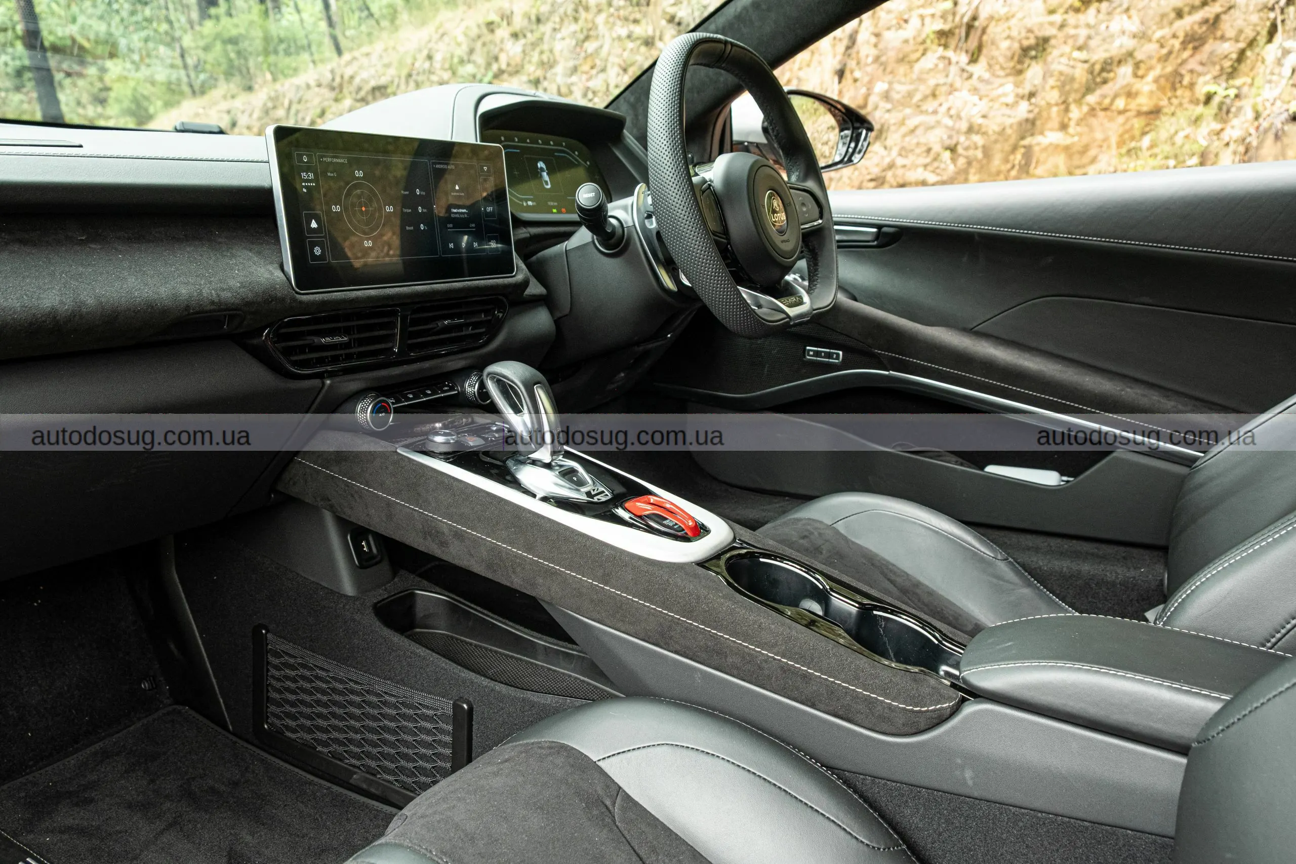 Lotus Emira Turbo SE підкорює трасу і серце