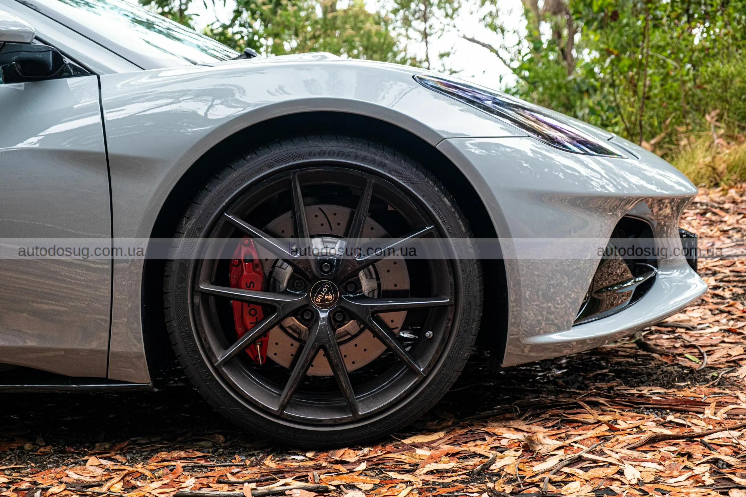 Lotus Emira Turbo SE підкорює трасу і серце