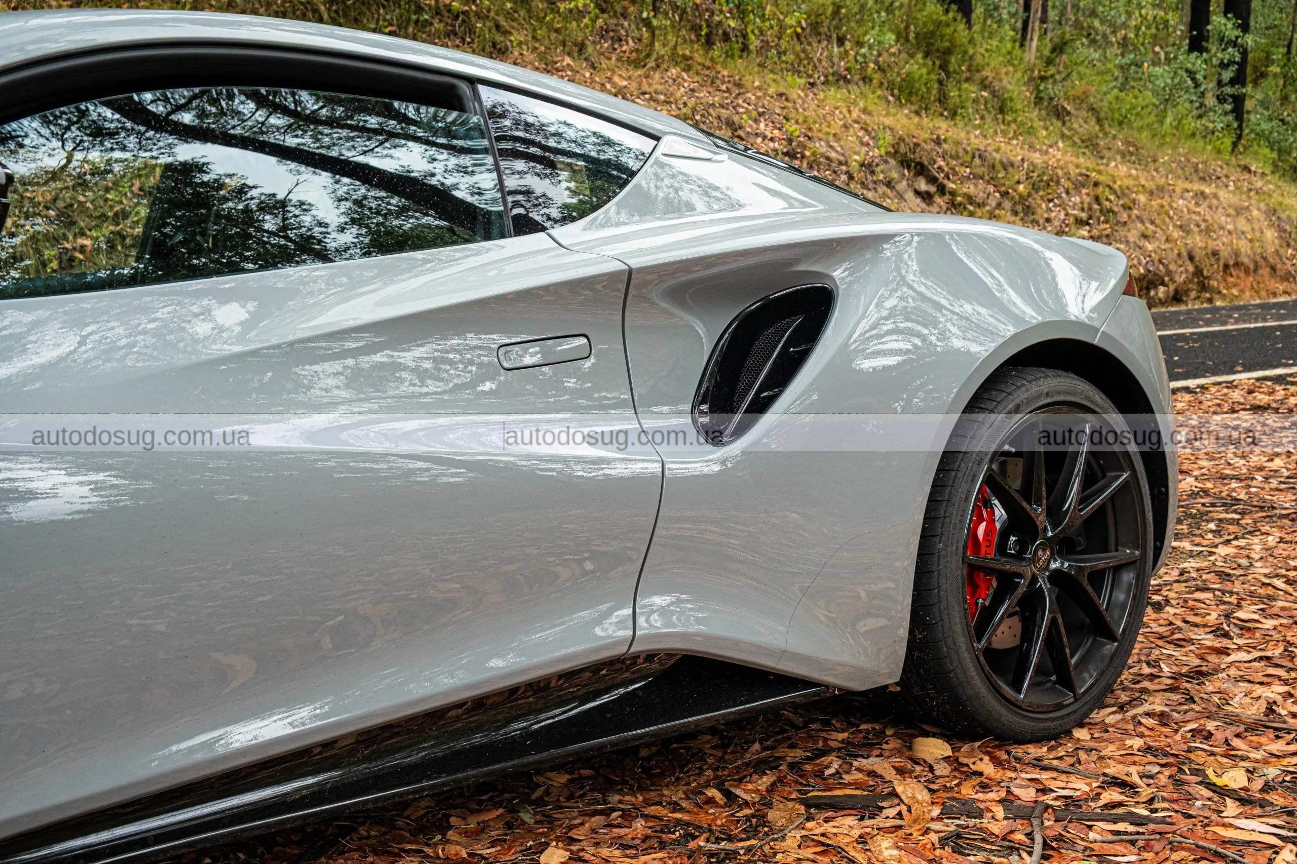 Lotus Emira Turbo SE підкорює трасу і серце