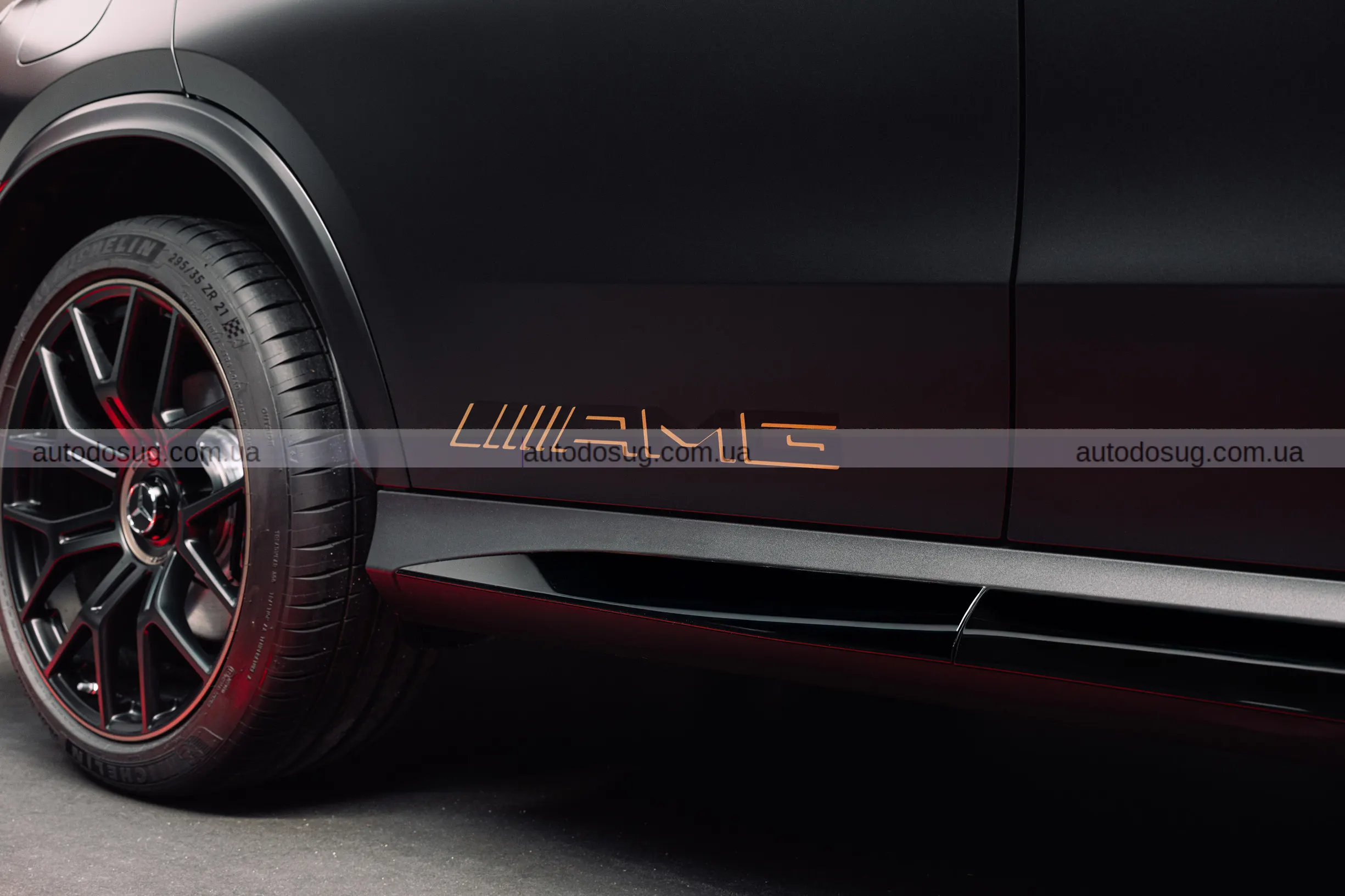 Mercedes-AMG готує новий GLC 53 з «шісткою» під капотом