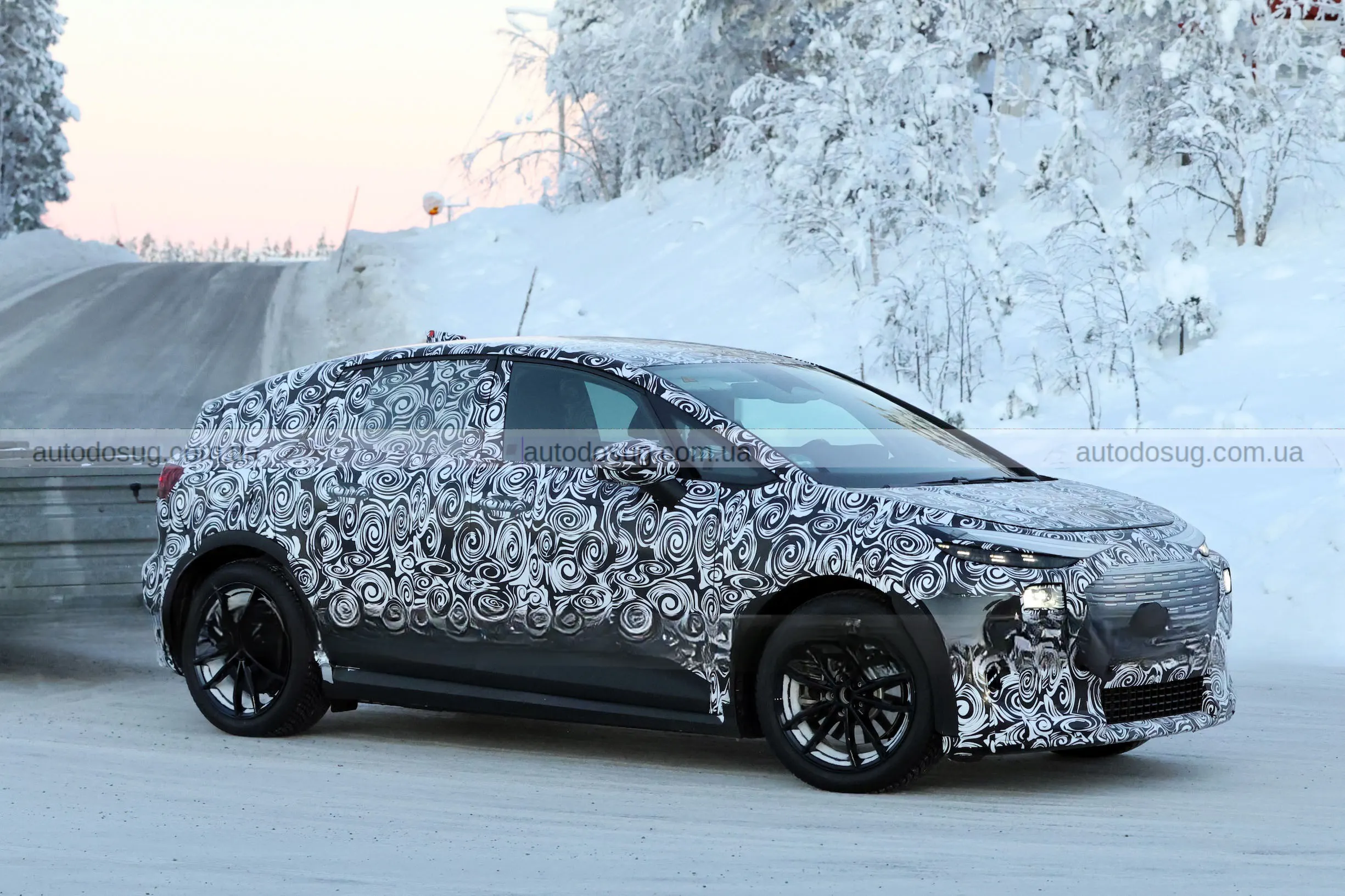 Найменший електромобіль Audi розкриває секрети свого салону