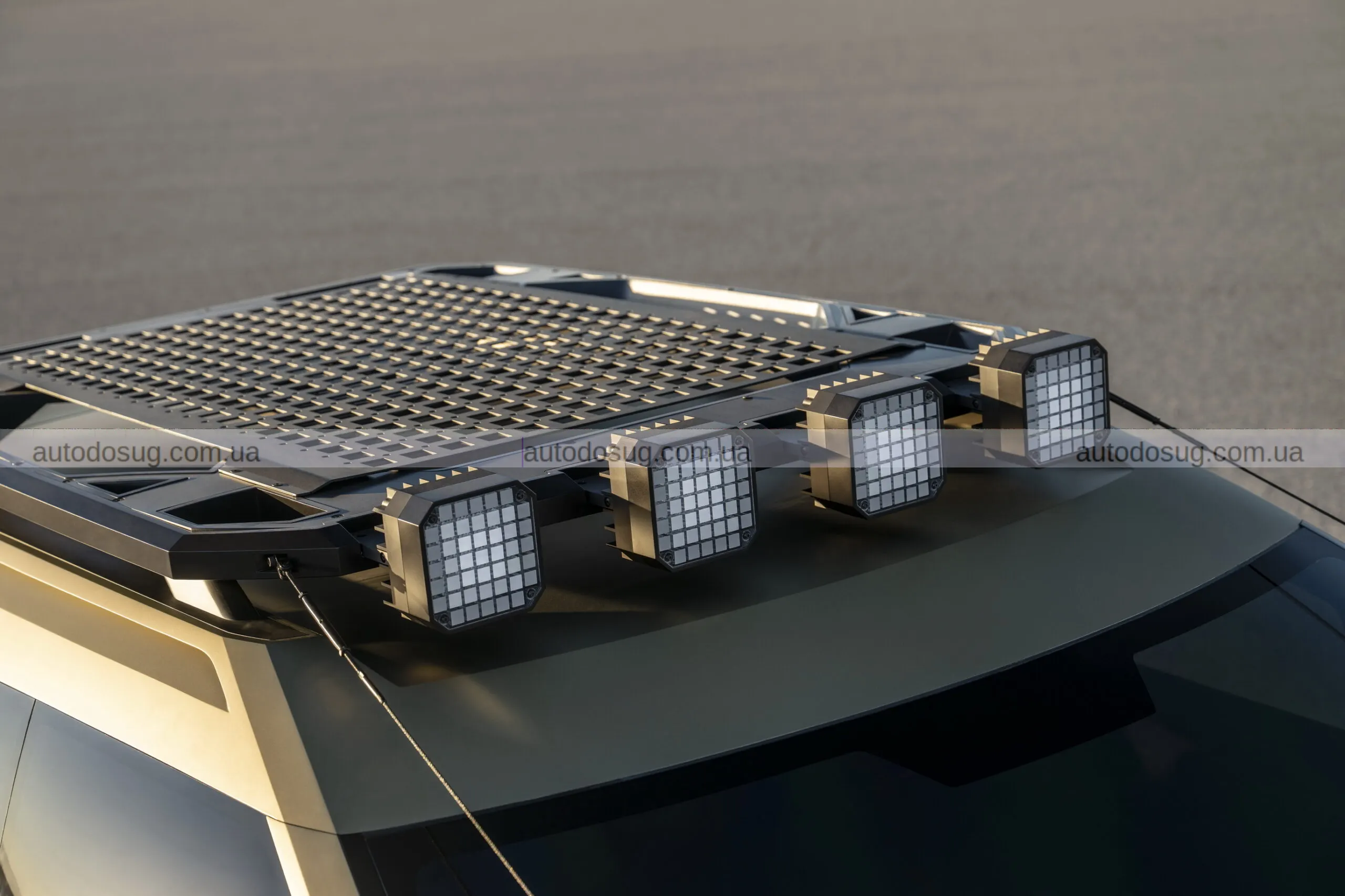 Новий Hyundai Tucson перейняв квадратний стиль та має голосове керування