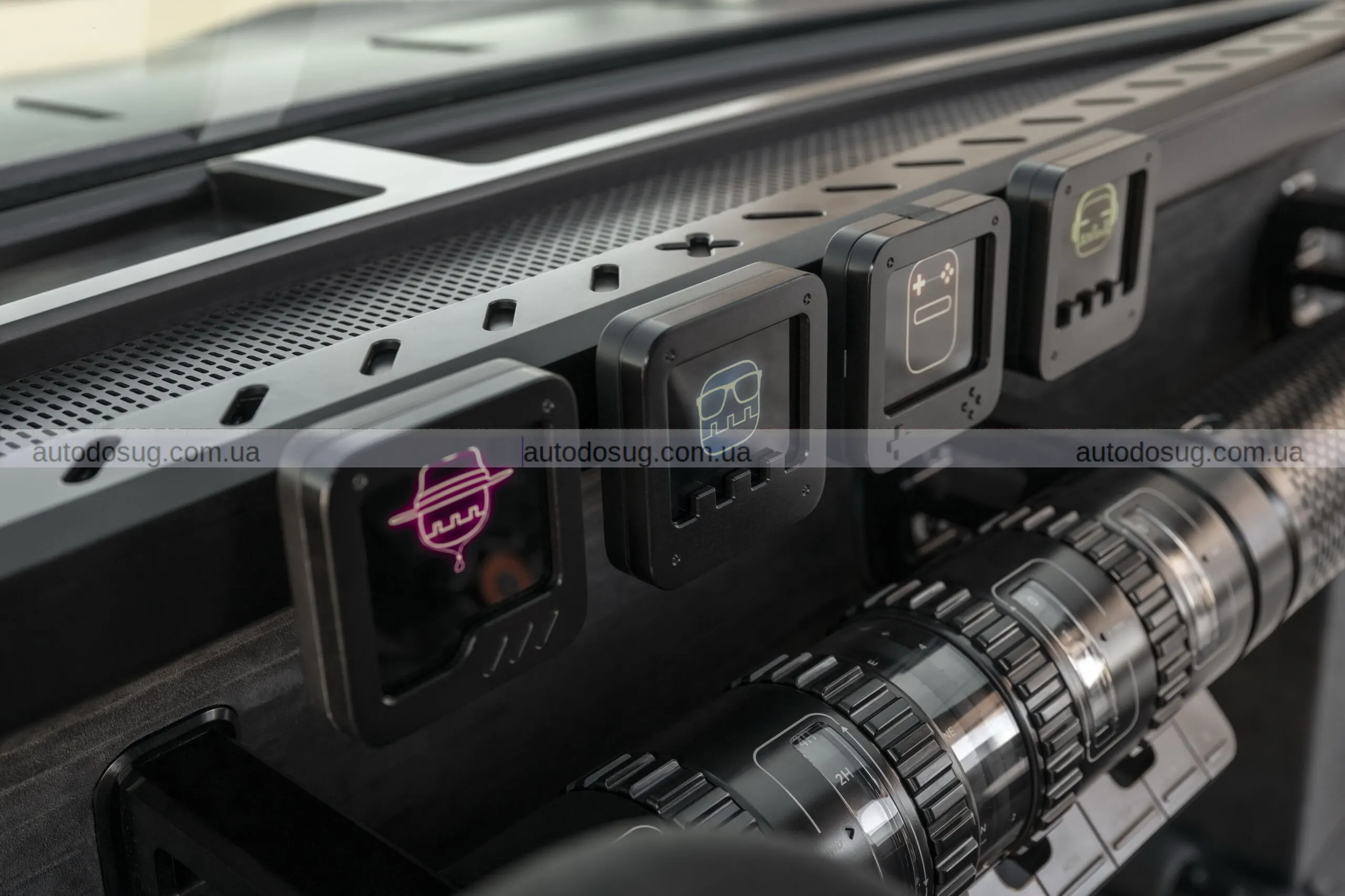 Новий Hyundai Tucson перейняв квадратний стиль та має голосове керування