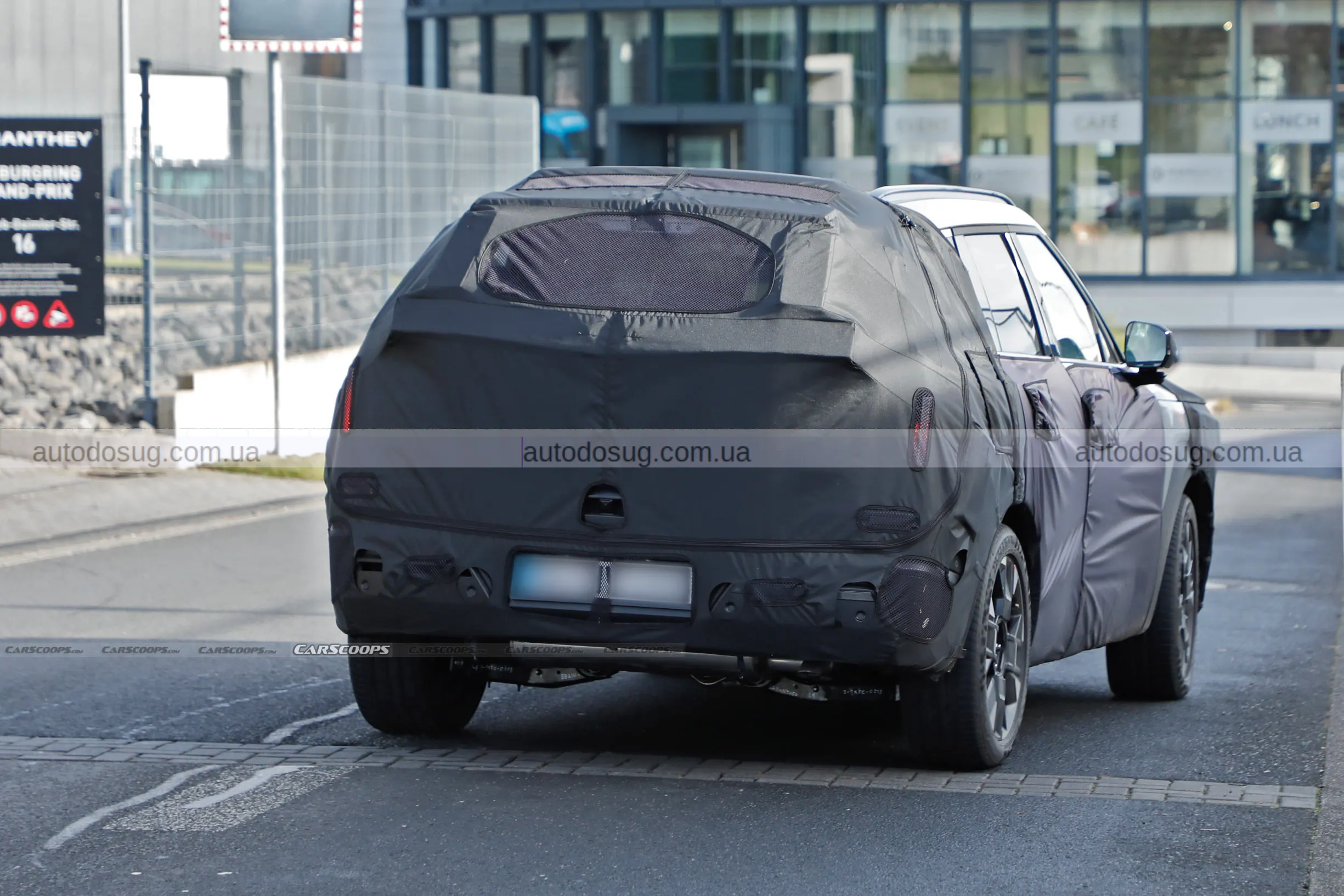 Новий Hyundai Tucson перейняв квадратний стиль та має голосове керування