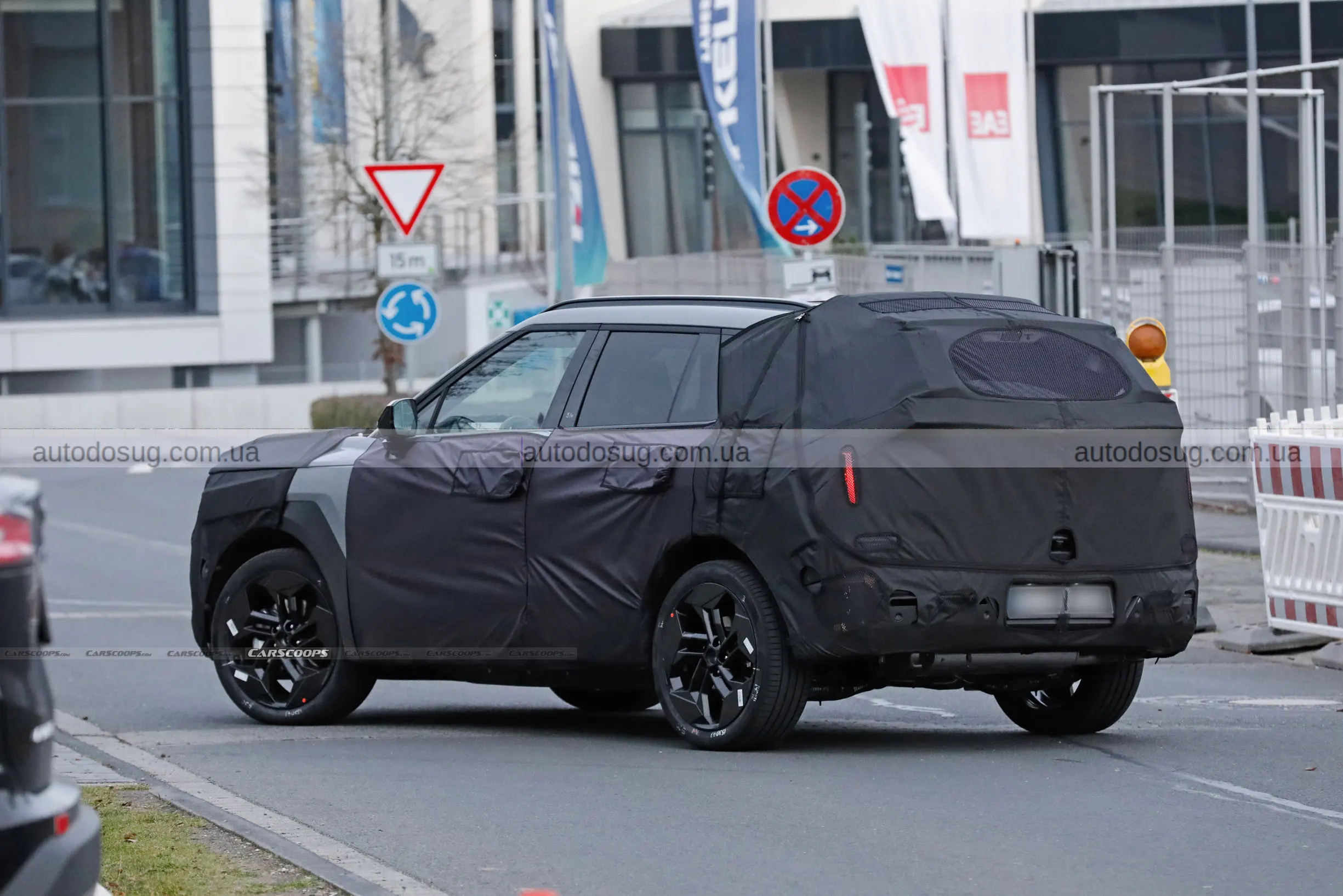 Новий Hyundai Tucson перейняв квадратний стиль та має голосове керування