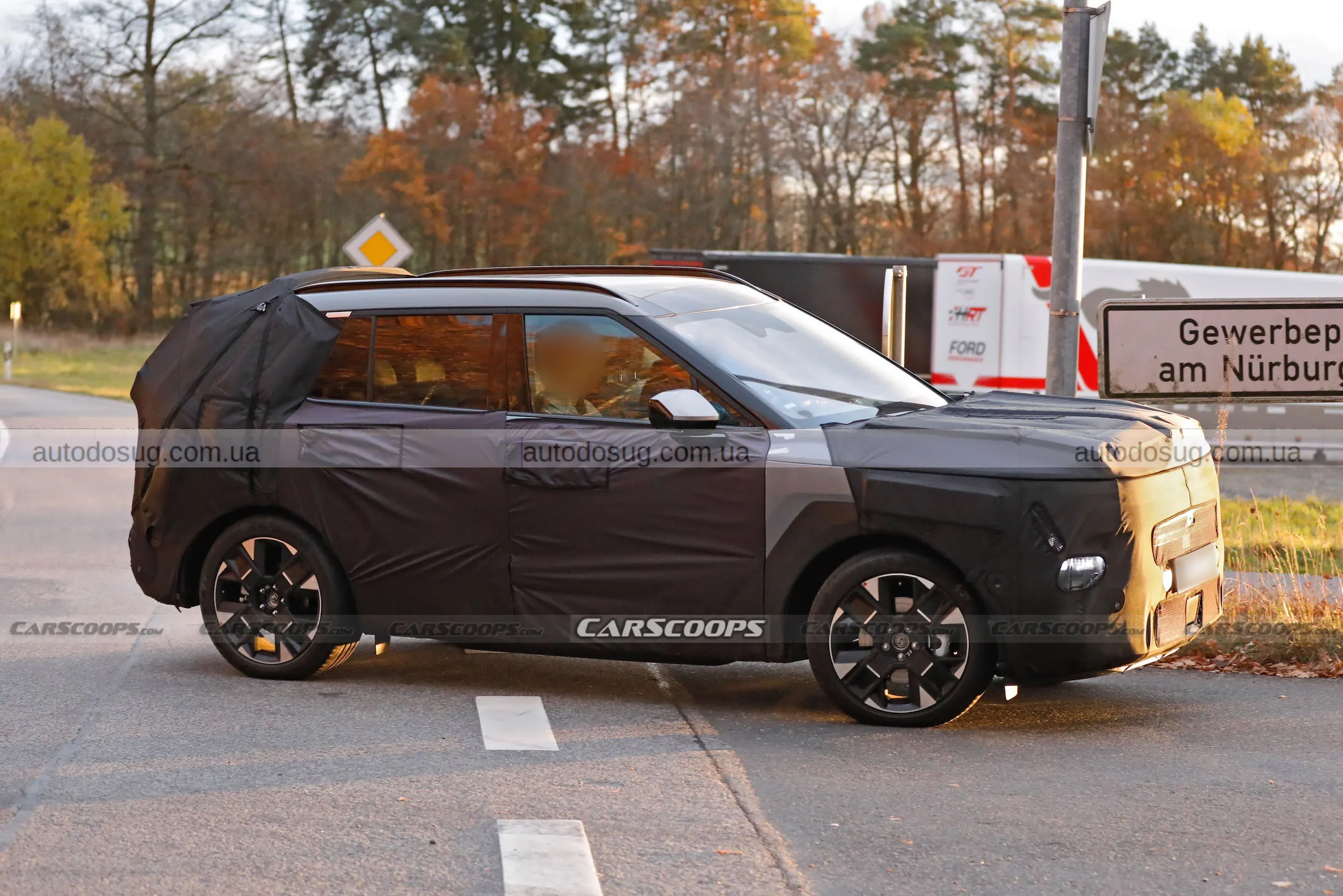 Новий Hyundai Tucson перейняв квадратний стиль та має голосове керування