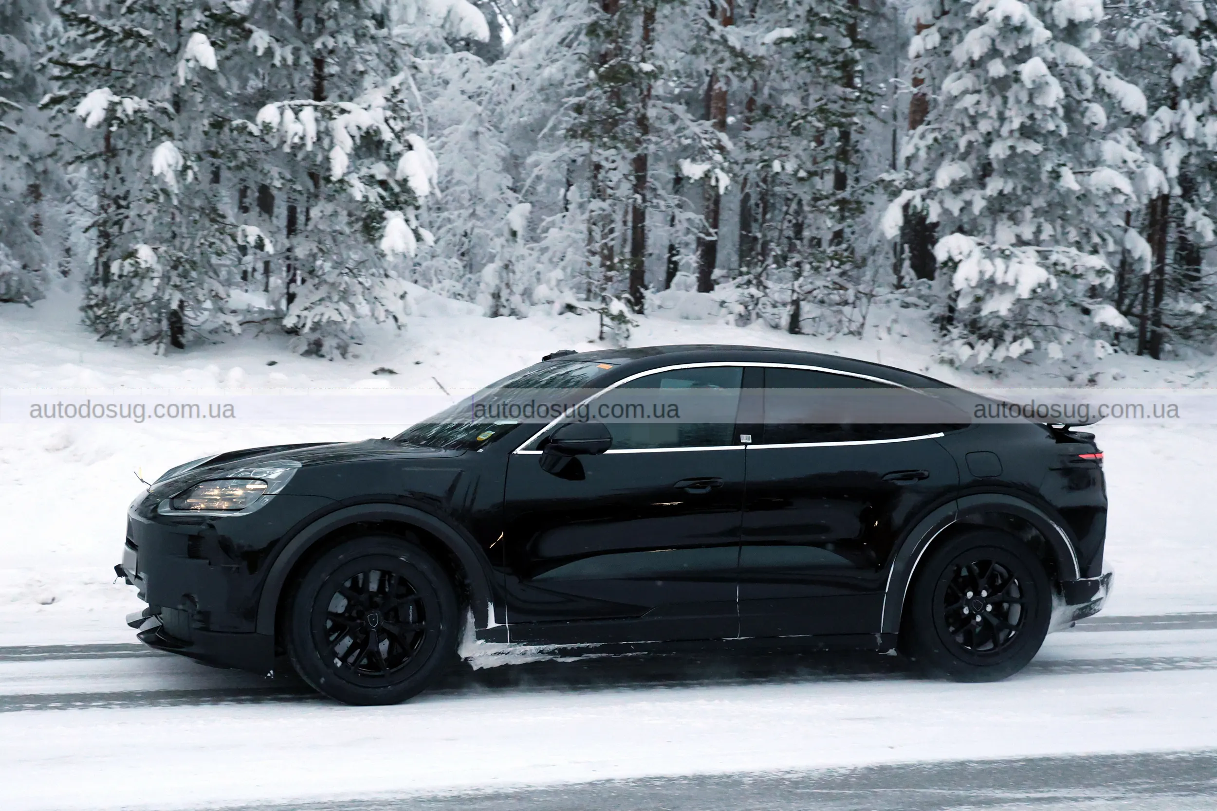 Porsche переосмислює SUV-динаміку та тестує електричний Cayenne Turbo GT